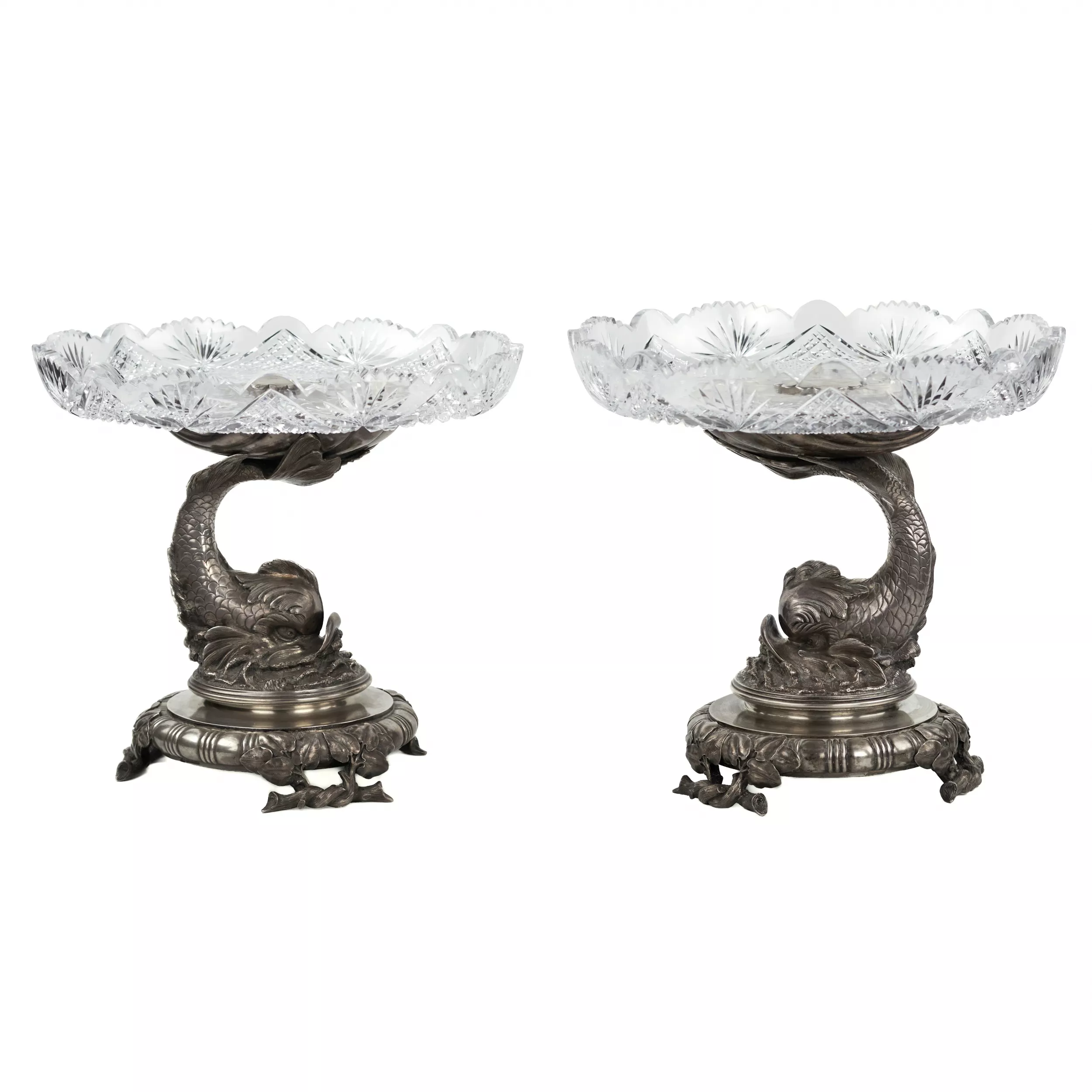 EXCEPTIONNELLE PAIRE DE TAZZAS EN CRISTAL SUR PIÉTEMENTS EN ARGENT. MAISON DES FRÈRES GRACHEV RUSSIE, SAINT-PÉTERSBOURG, FIN DU XIXᵉ SIÈCLE
