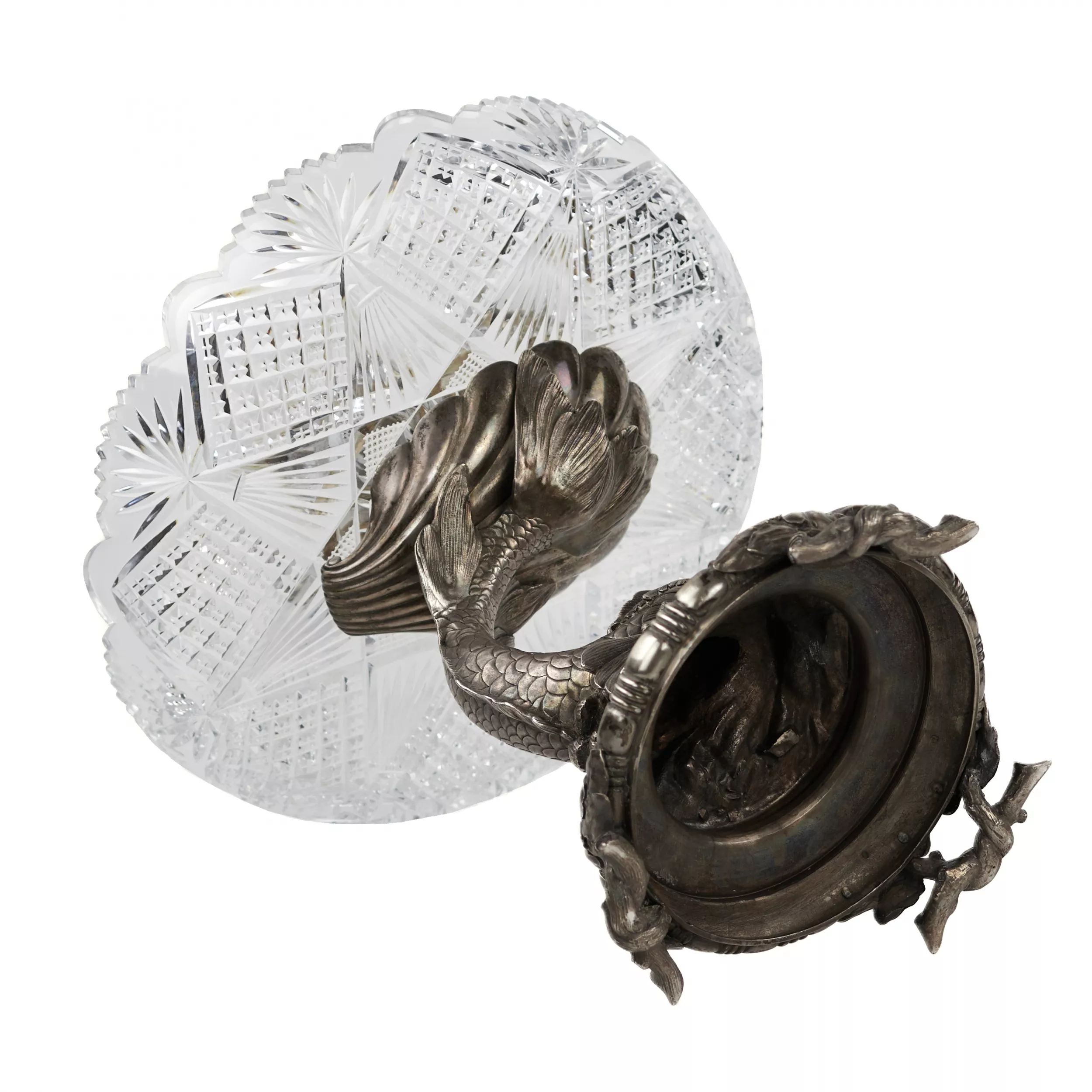 EXCEPTIONNELLE PAIRE DE TAZZAS EN CRISTAL SUR PIÉTEMENTS EN ARGENT. MAISON DES FRÈRES GRACHEV RUSSIE, SAINT-PÉTERSBOURG, FIN DU XIXᵉ SIÈCLE