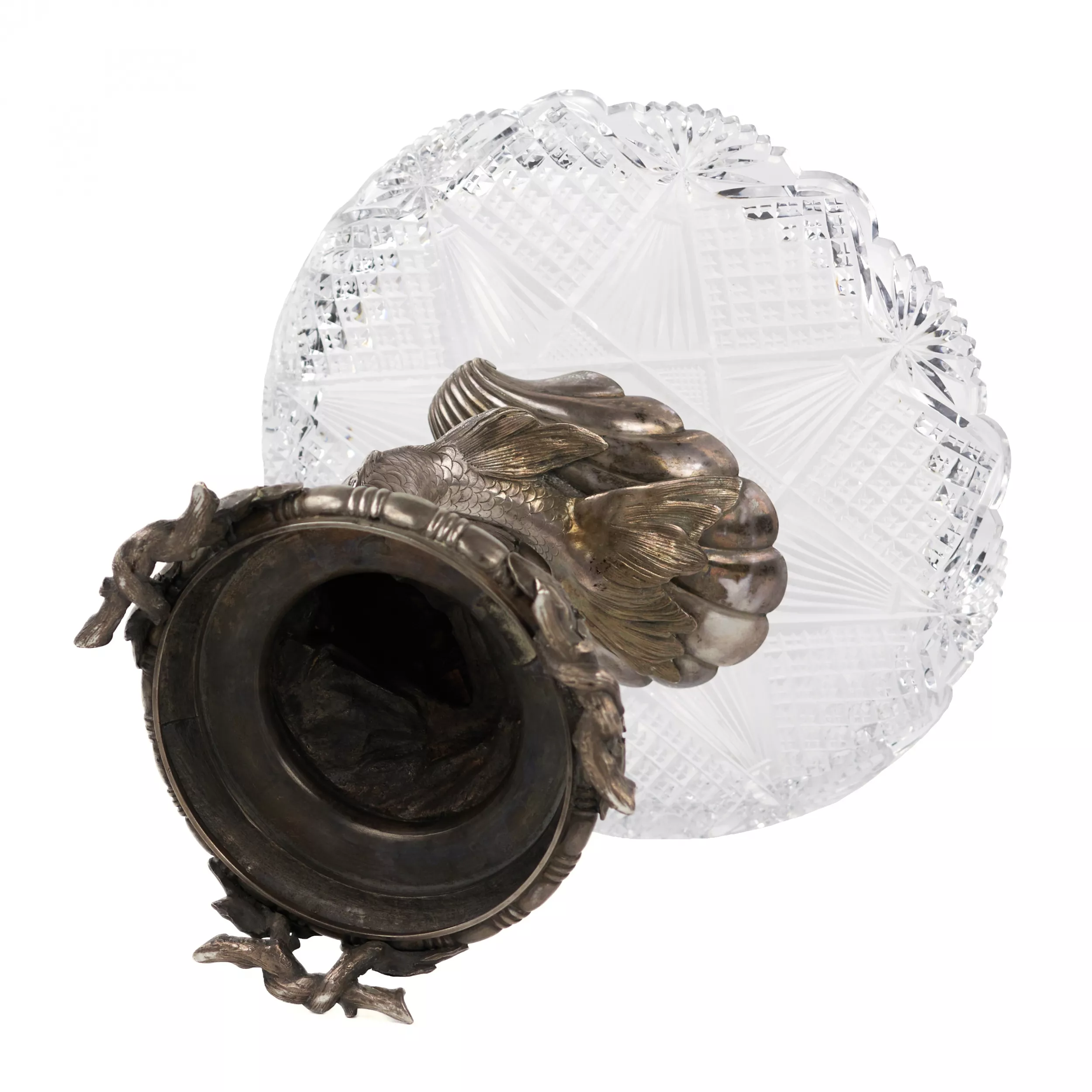EXCEPTIONNELLE PAIRE DE TAZZAS EN CRISTAL SUR PIÉTEMENTS EN ARGENT. MAISON DES FRÈRES GRACHEV RUSSIE, SAINT-PÉTERSBOURG, FIN DU XIXᵉ SIÈCLE