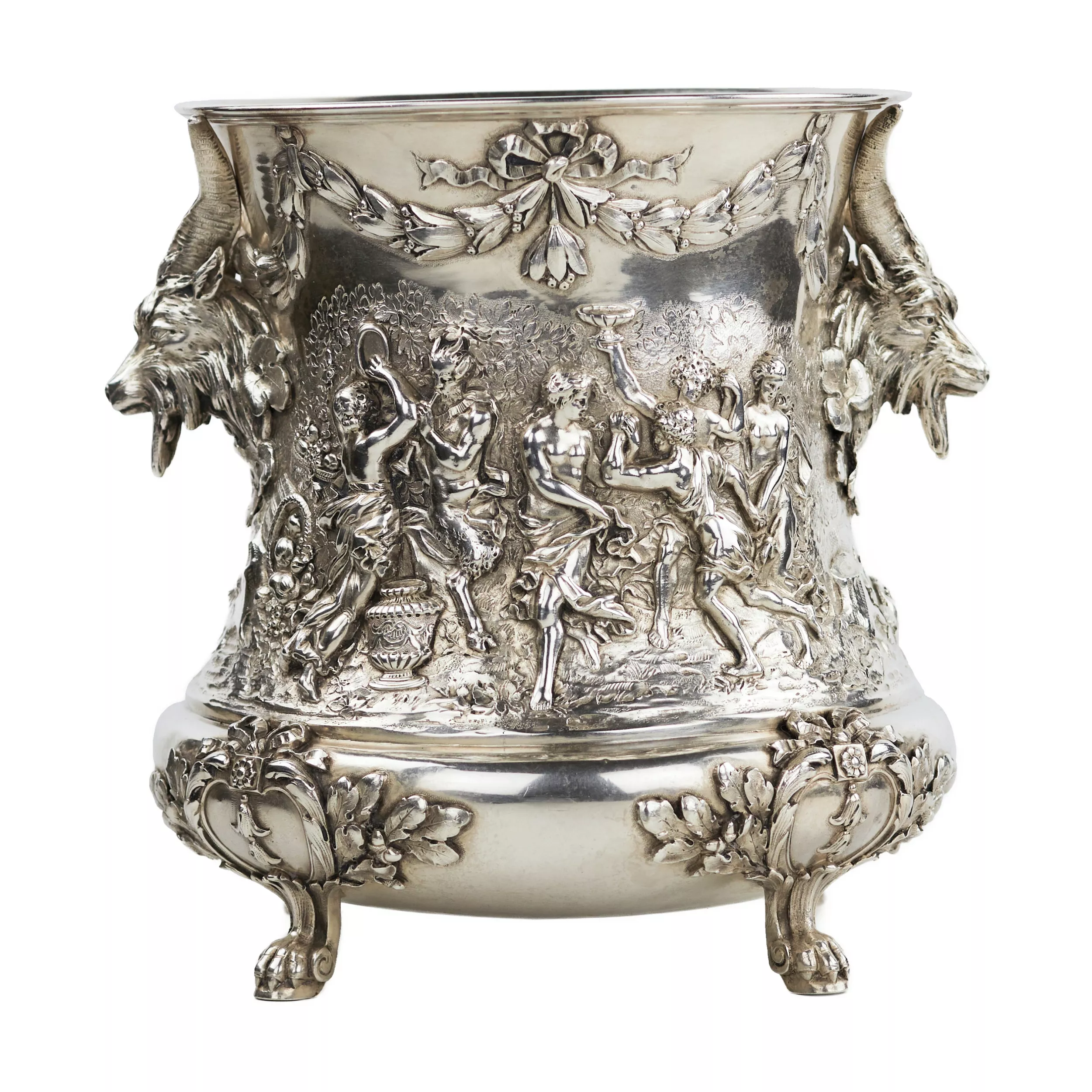 SEAU À CHAMPAGNE EN ARGENT AVEC SCÈNE BACCHIQUE ET ANSES EN TÊTE DE SATYRE EUROPE, XIXe SIÈCLE