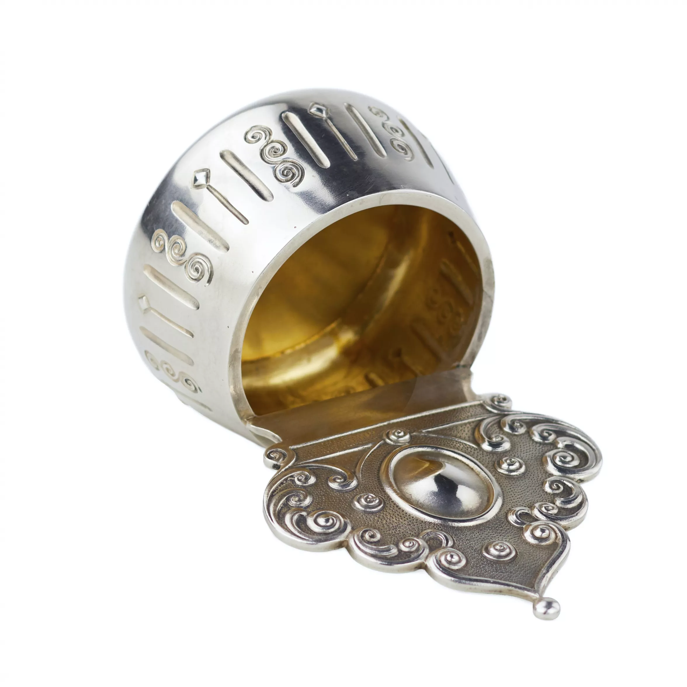 LOUCHE EN ARGENT À DOS AJOURÉ EN FORME DE KOKOSHNIK RUSSIE, DÉBUT DU XXᵉ SIÈCLE