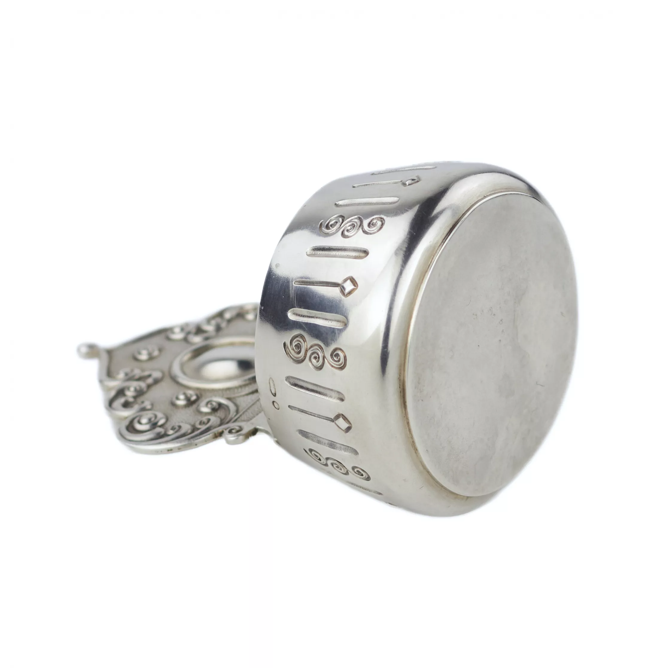 LOUCHE EN ARGENT À DOS AJOURÉ EN FORME DE KOKOSHNIK RUSSIE, DÉBUT DU XXᵉ SIÈCLE
