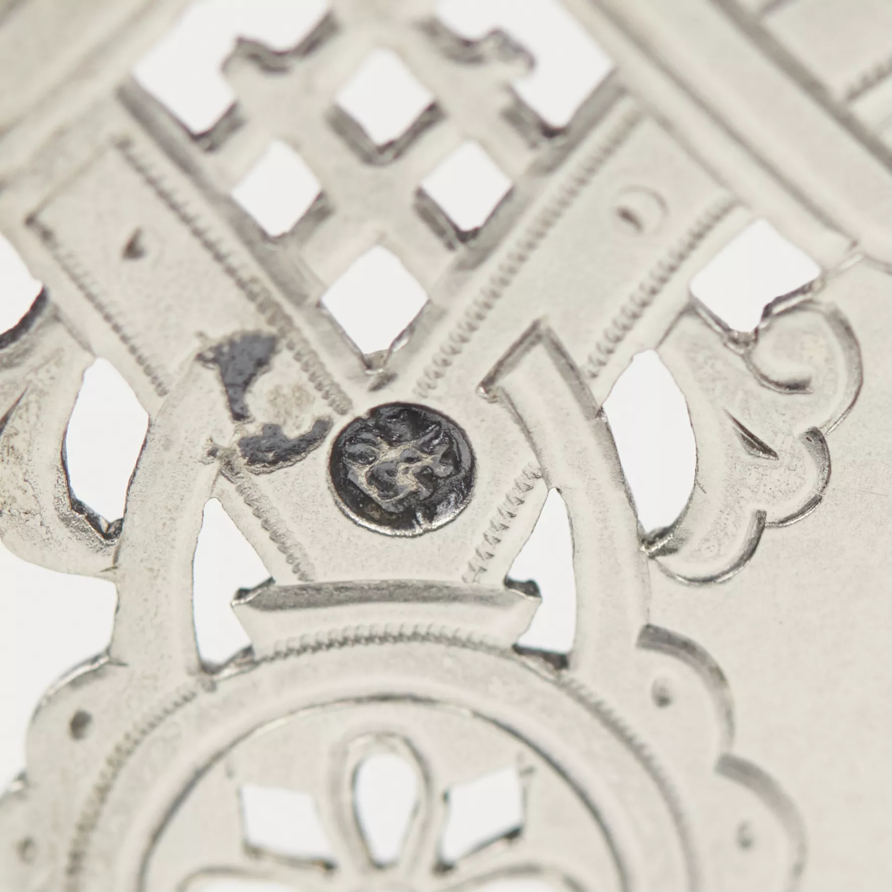SALIÈRE EN ARGENT EN FORME DE TRÔNE, STYLE HISTORICISME EMPIRE RUSSE, MOSCOU, 1891