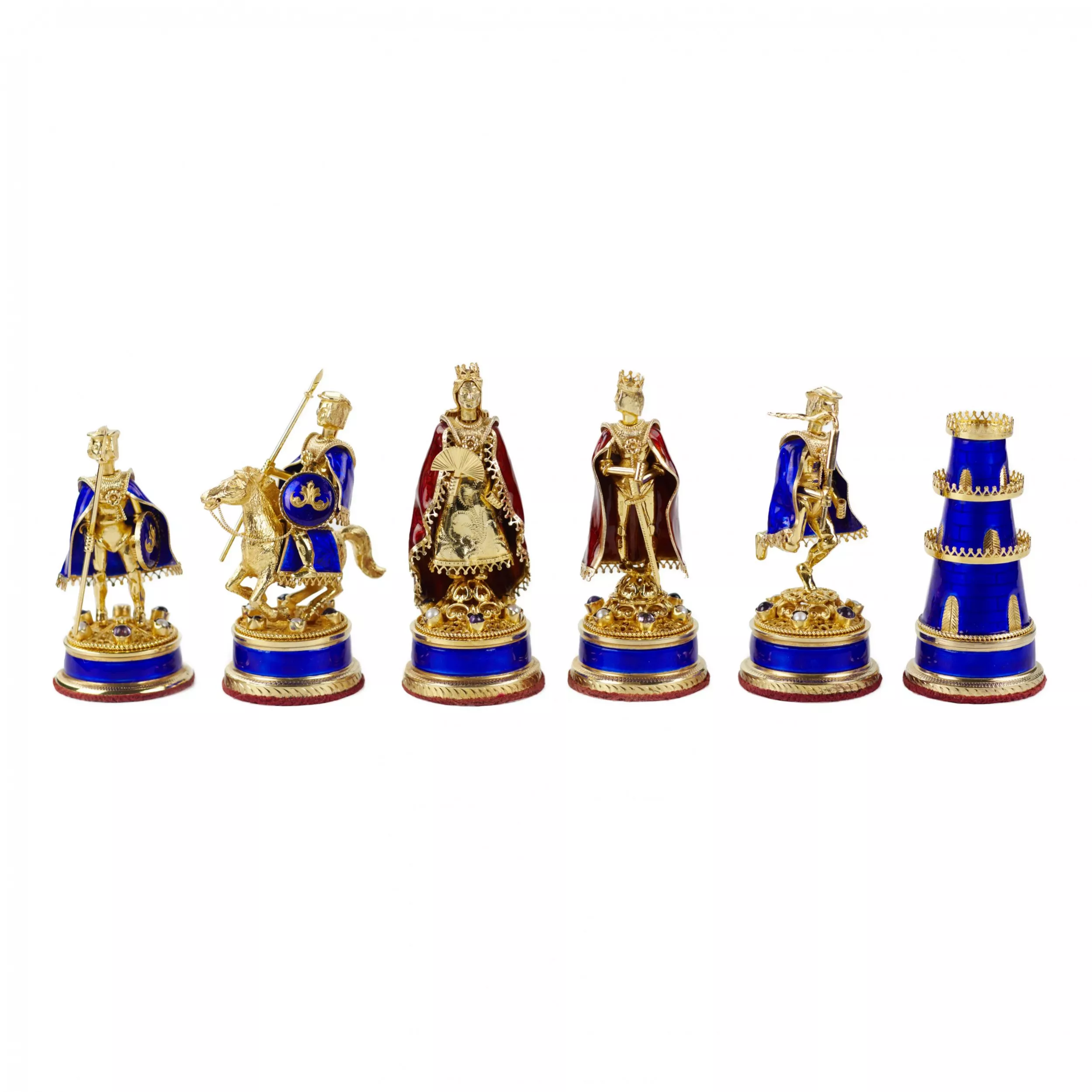 JEU D’ÉCHECS DE STYLE HISTORICISTE AVEC ÉMAIL. MAÎTRE A. KÖNIG  AUTRICHE-HONGRIE, DÉBUT DU XXe SIÈCLE