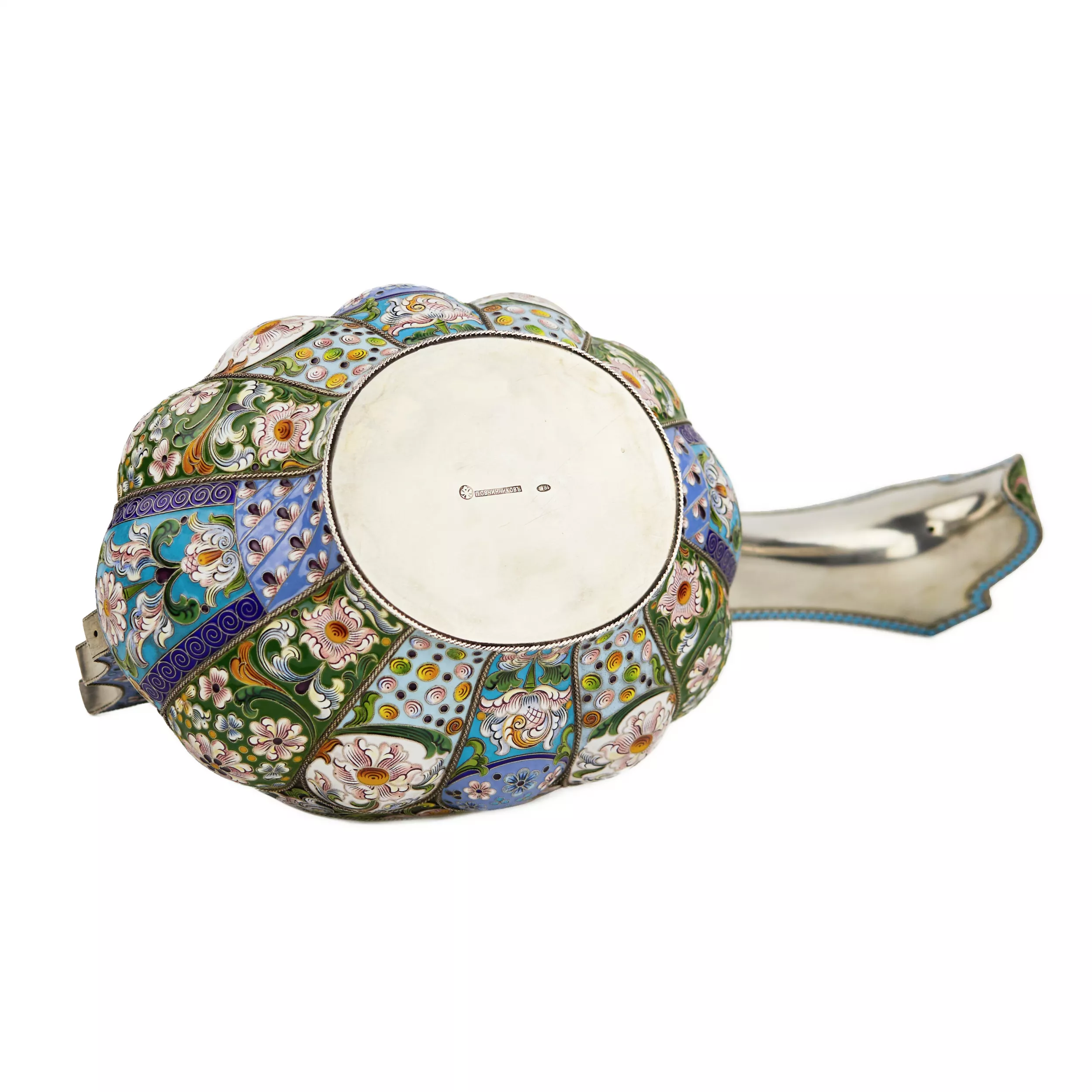 SILVER-GILT KOVSH WITH POLYCHROME ENAMELS. PAVEL OVTCHINNIKOV FIRM RUSSIA, MOSCOW, 1908–1917