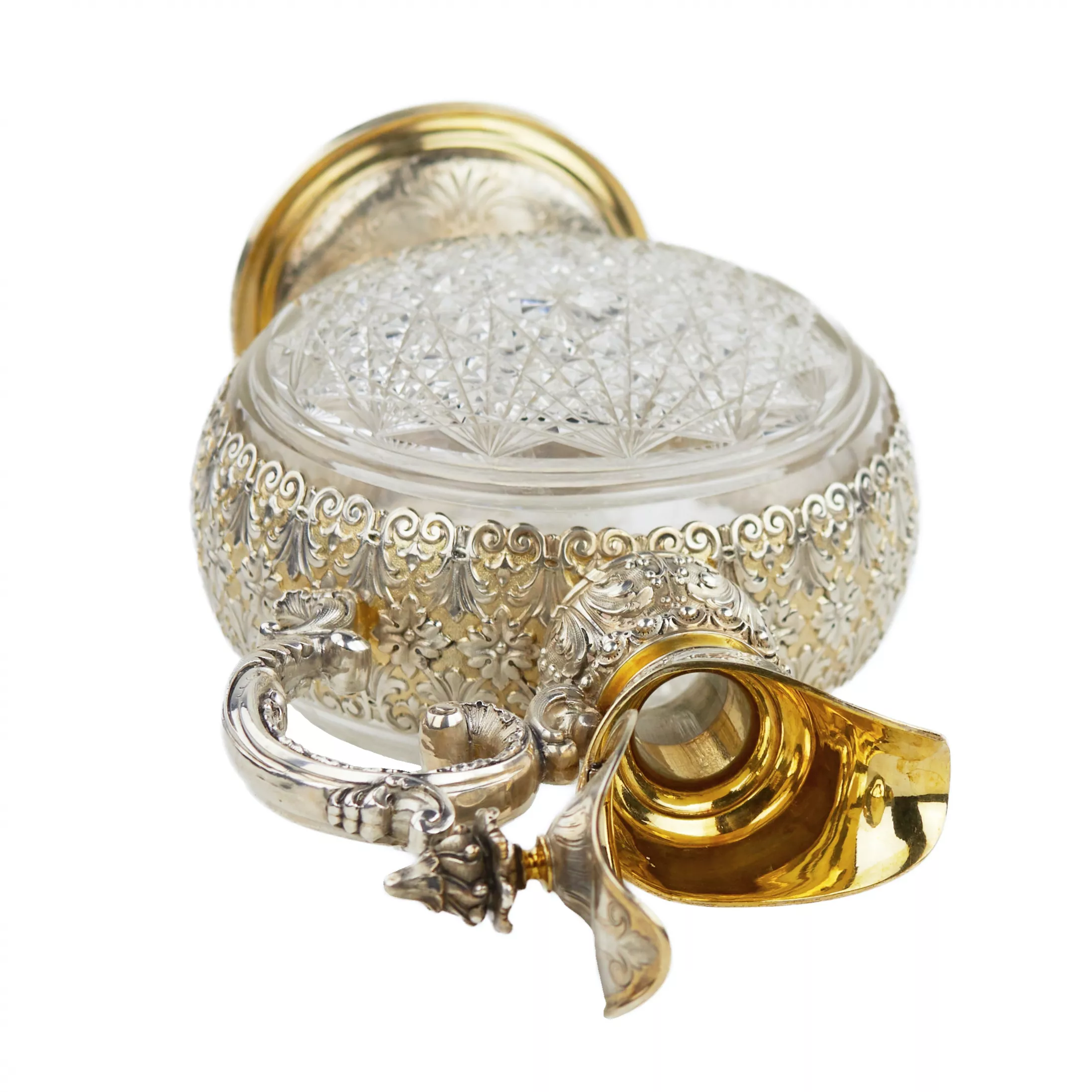 PAIR OF CUT CRYSTAL WINE EWERS WITH SILVER MOUNTS GERMANY, FIRST HALF OF THE 20TH CENTURY