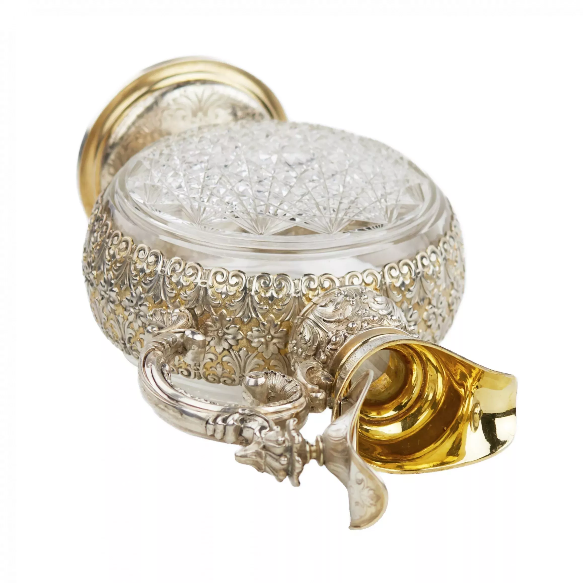 PAIR OF CUT CRYSTAL WINE EWERS WITH SILVER MOUNTS GERMANY, FIRST HALF OF THE 20TH CENTURY