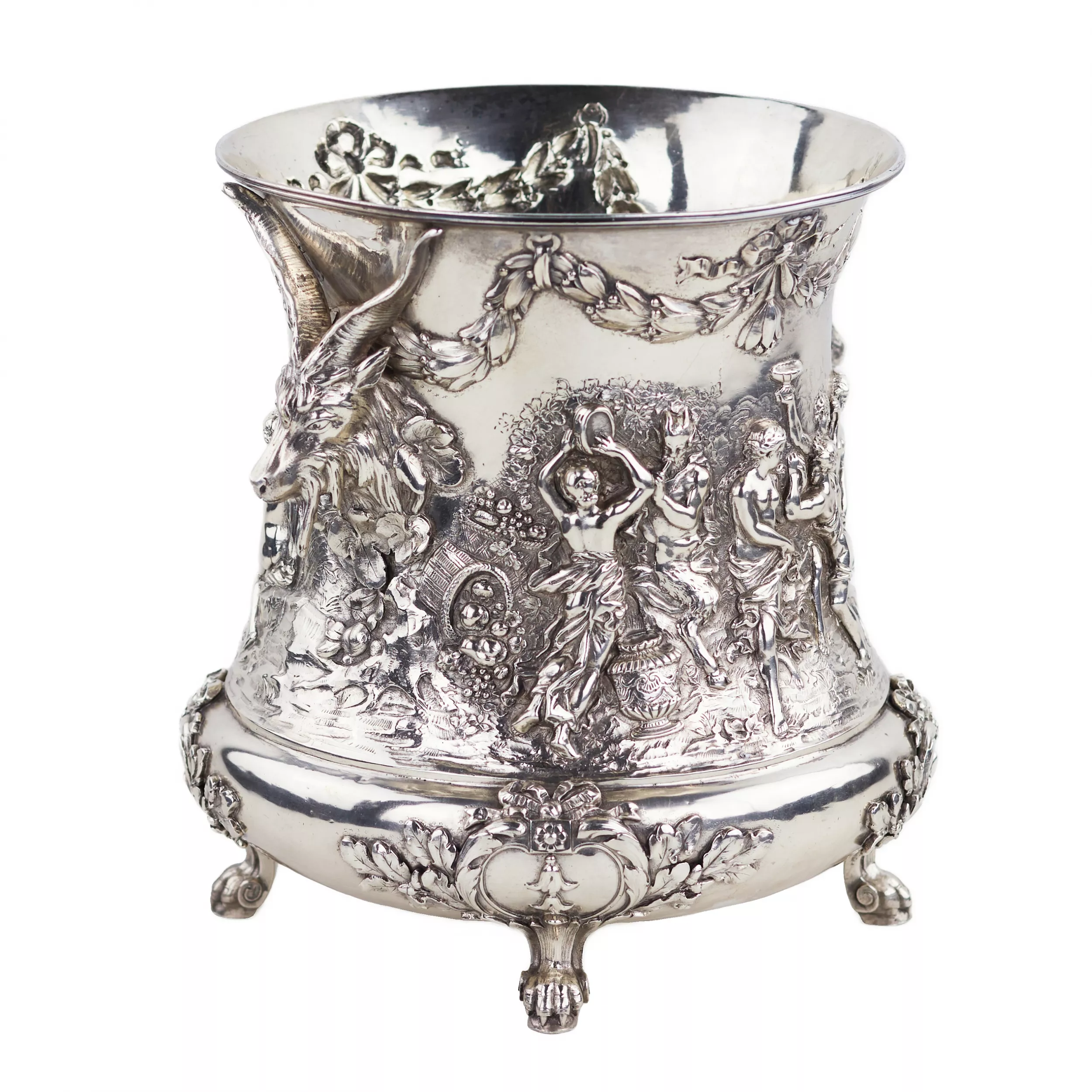 SEAU À CHAMPAGNE EN ARGENT À DÉCOR DE BACCHANALES ET TÊTES DE SATYRES ALLEMAGNE, HANAU, SECONDE MOITIÉ DU XIXE SIÈCLE