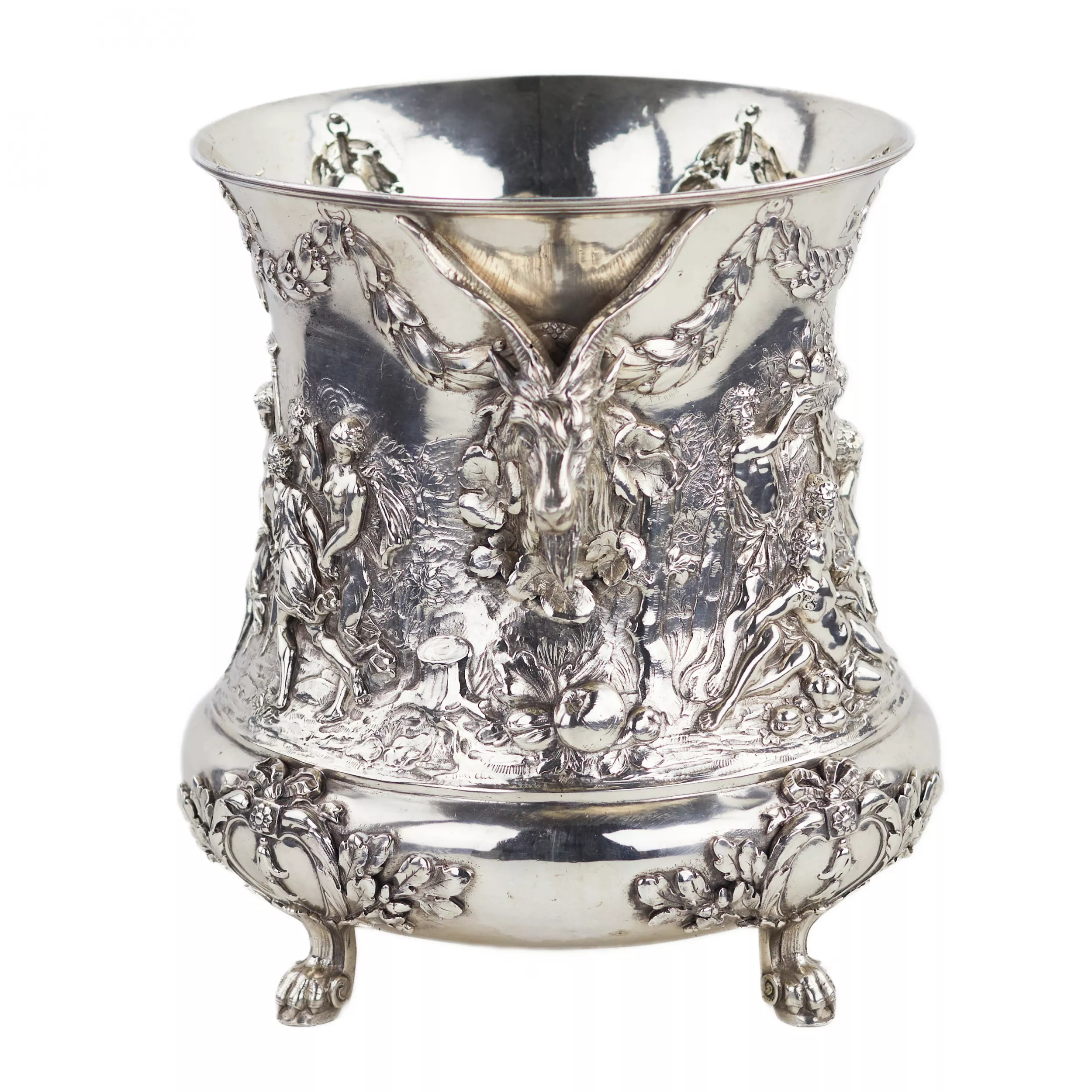 SEAU À CHAMPAGNE EN ARGENT À DÉCOR DE BACCHANALES ET TÊTES DE SATYRES ALLEMAGNE, HANAU, SECONDE MOITIÉ DU XIXE SIÈCLE