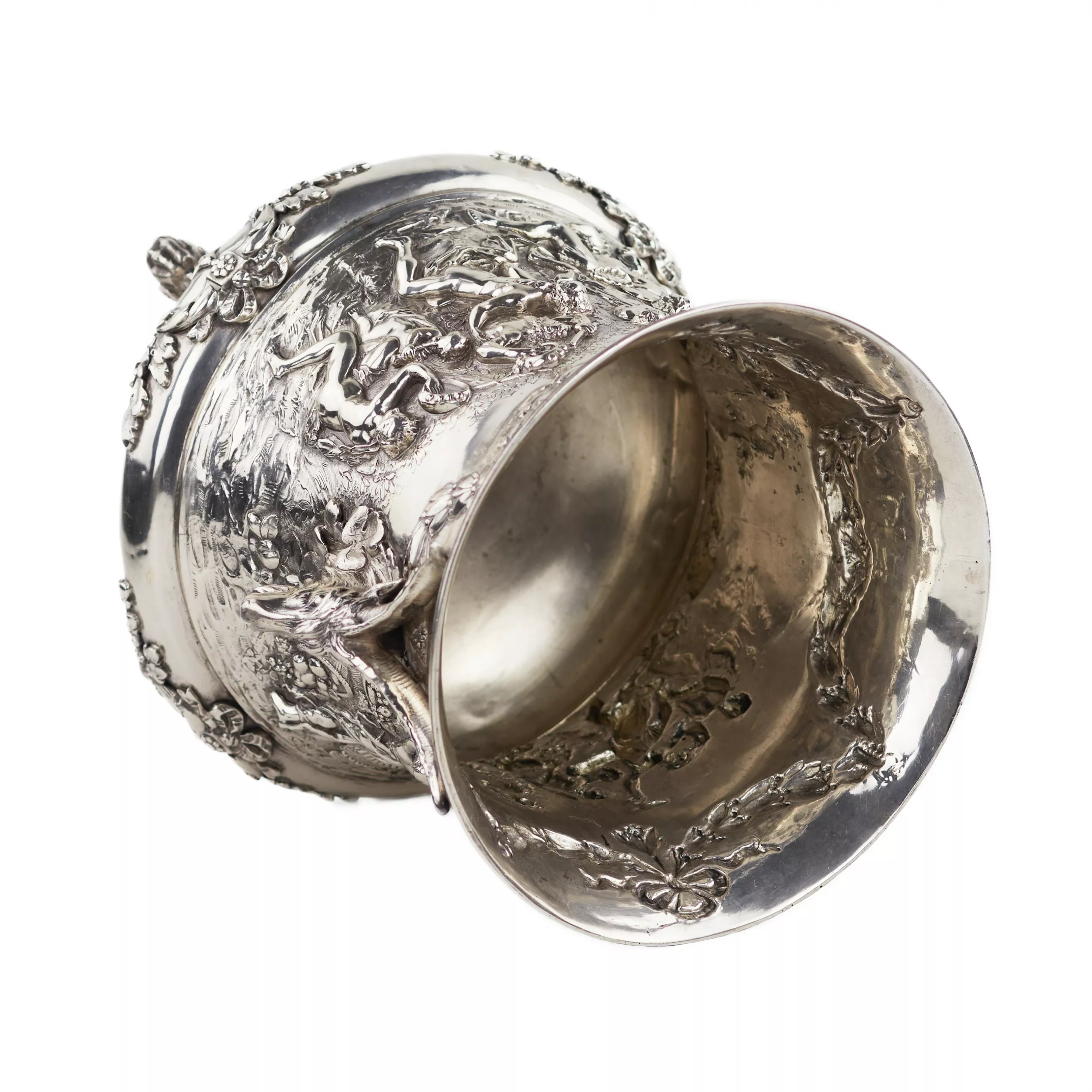 SEAU À CHAMPAGNE EN ARGENT À DÉCOR DE BACCHANALES ET TÊTES DE SATYRES ALLEMAGNE, HANAU, SECONDE MOITIÉ DU XIXE SIÈCLE