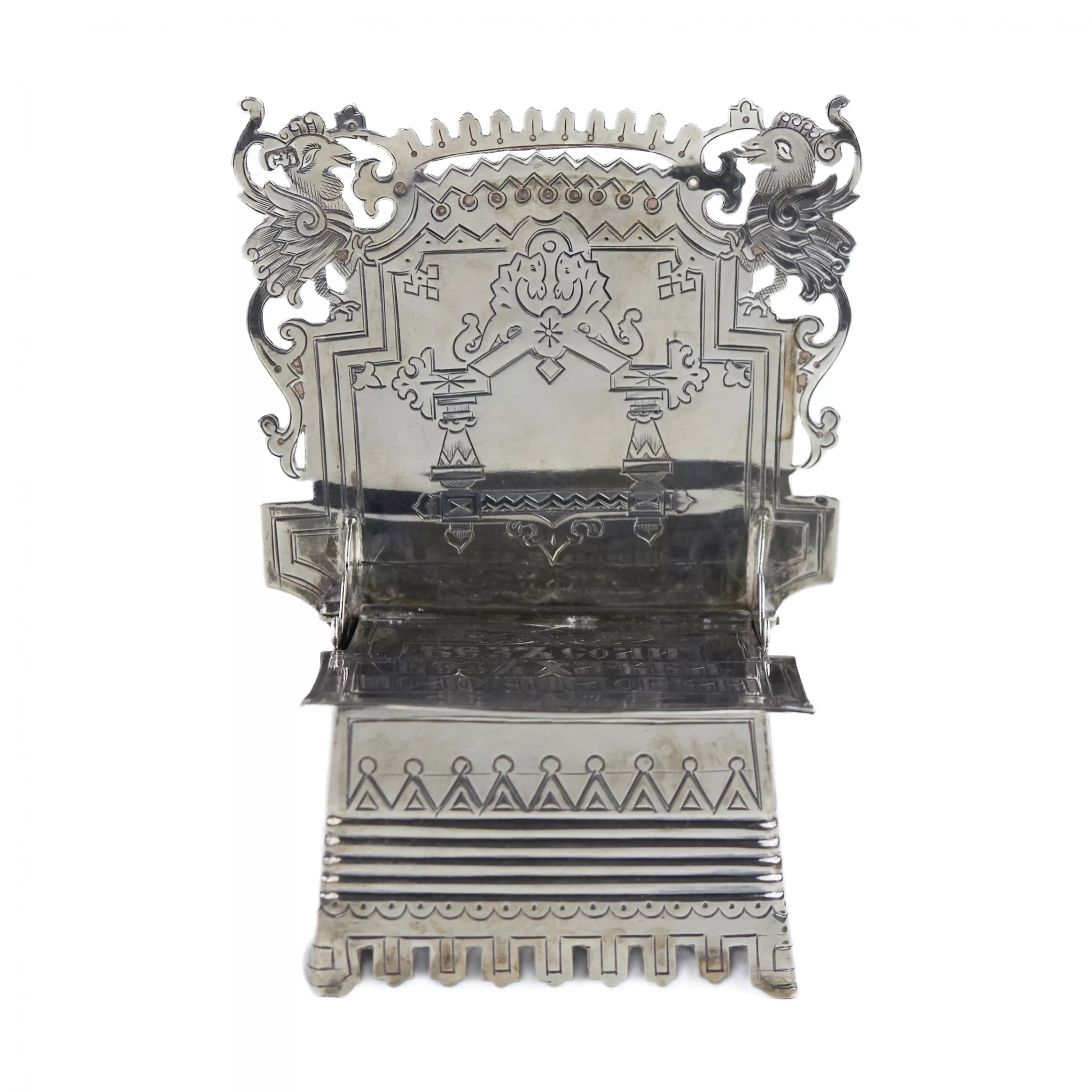 SALERON EN ARGENT EN FORME DE TRÔNE AVEC PROVERBE. MAÎTRE S. M. IKONNIKOV RUSSIE, MOSCOU, 1880