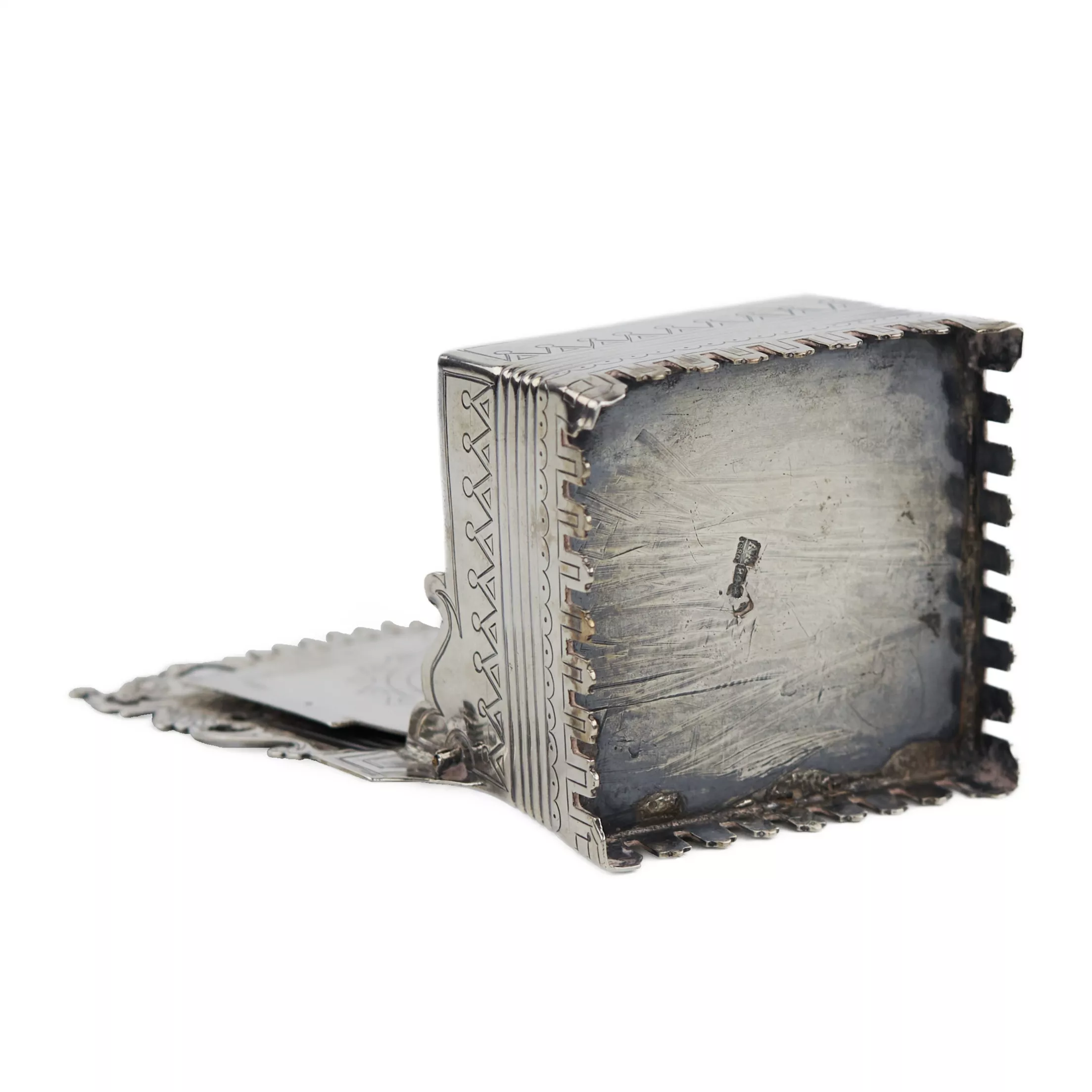 SALERON EN ARGENT EN FORME DE TRÔNE AVEC PROVERBE. MAÎTRE S. M. IKONNIKOV RUSSIE, MOSCOU, 1880