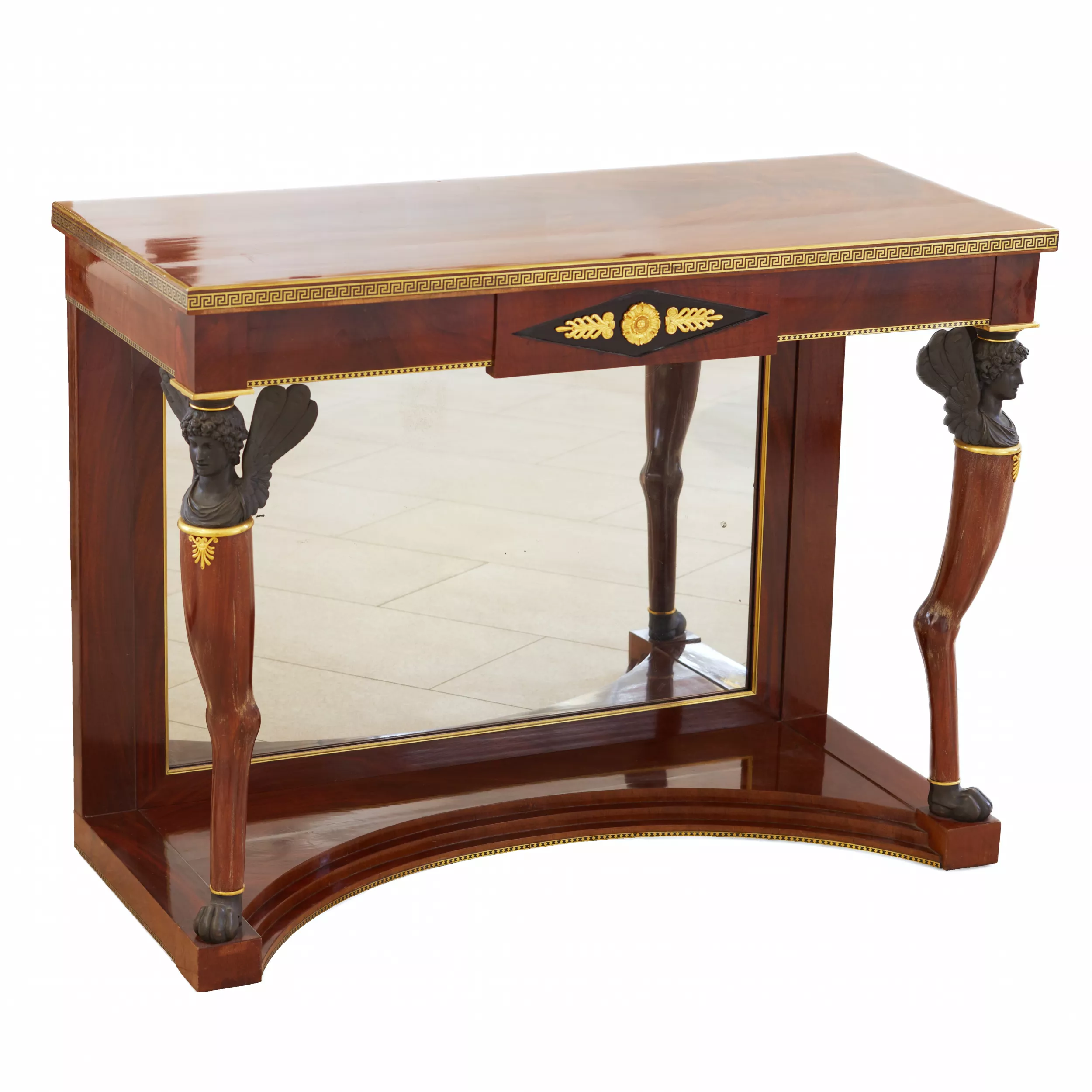 PAIRE DE CONSOLES RUSSES DE STYLE NÉOCLASSIQUE SAINT-PÉTERSBOURG, FIN XIXe - DÉBUT XXe SIÈCLE