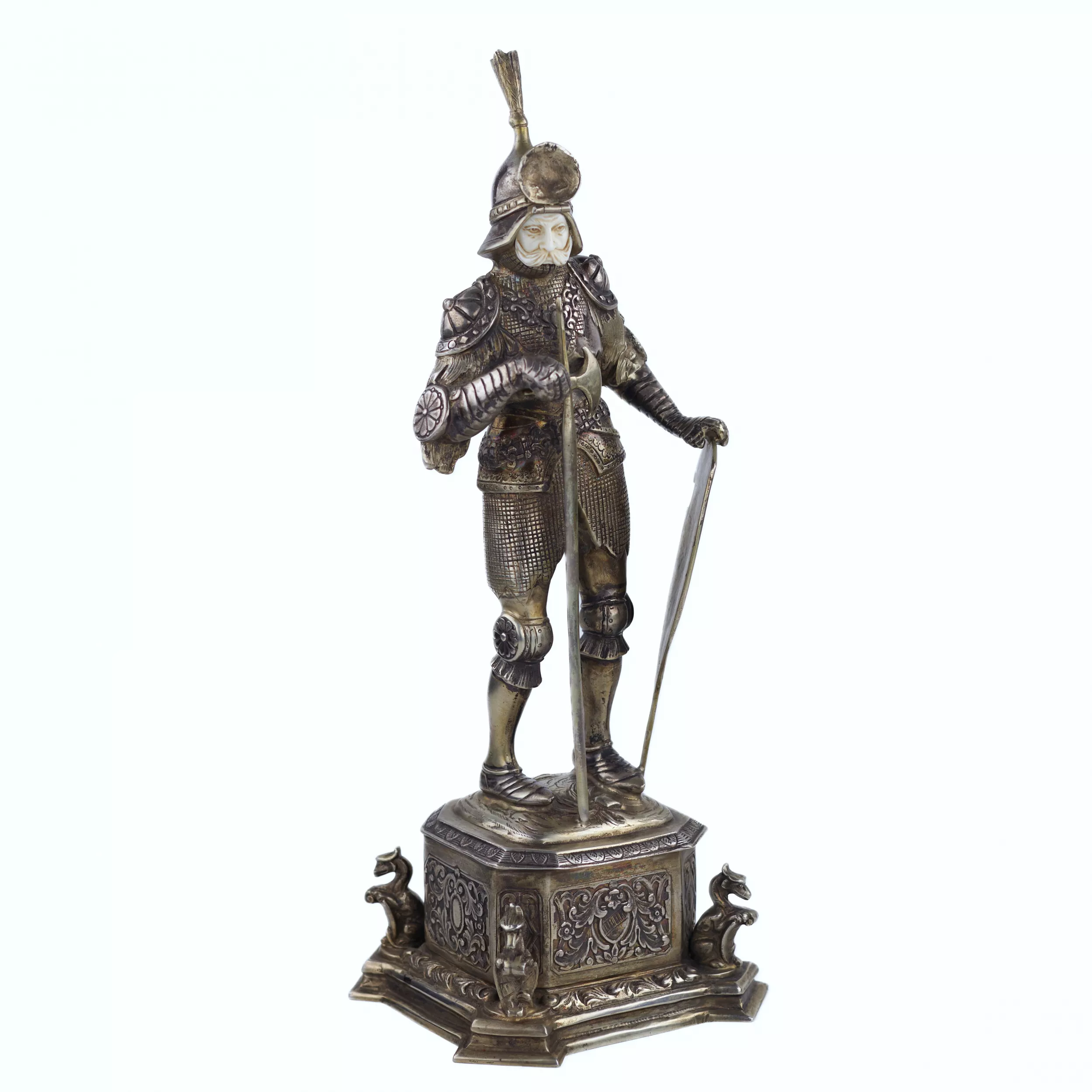 FIGURE DE CABINET EN ARGENT D’UN CHEVALIER ALLEMAGNE, HANAU, EFES, TOURNANT DES XIXe - XXe SIÈCLES
