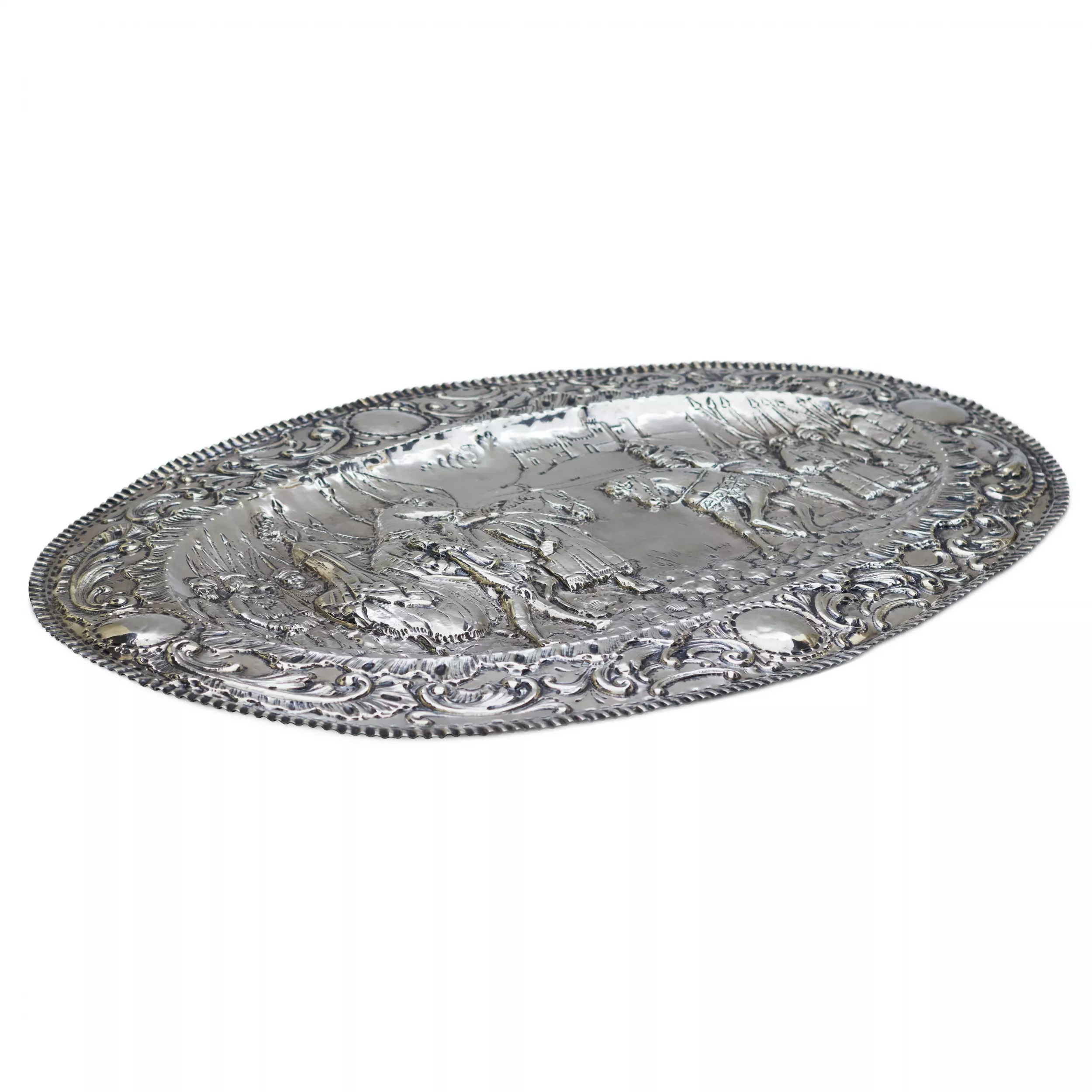 PAIR OF SILVER DECORATIVE TRAYS WITH KNIGHTLY SCENES IN THE HISTORICIST STYLE SPAIN, 20TH CENTURY