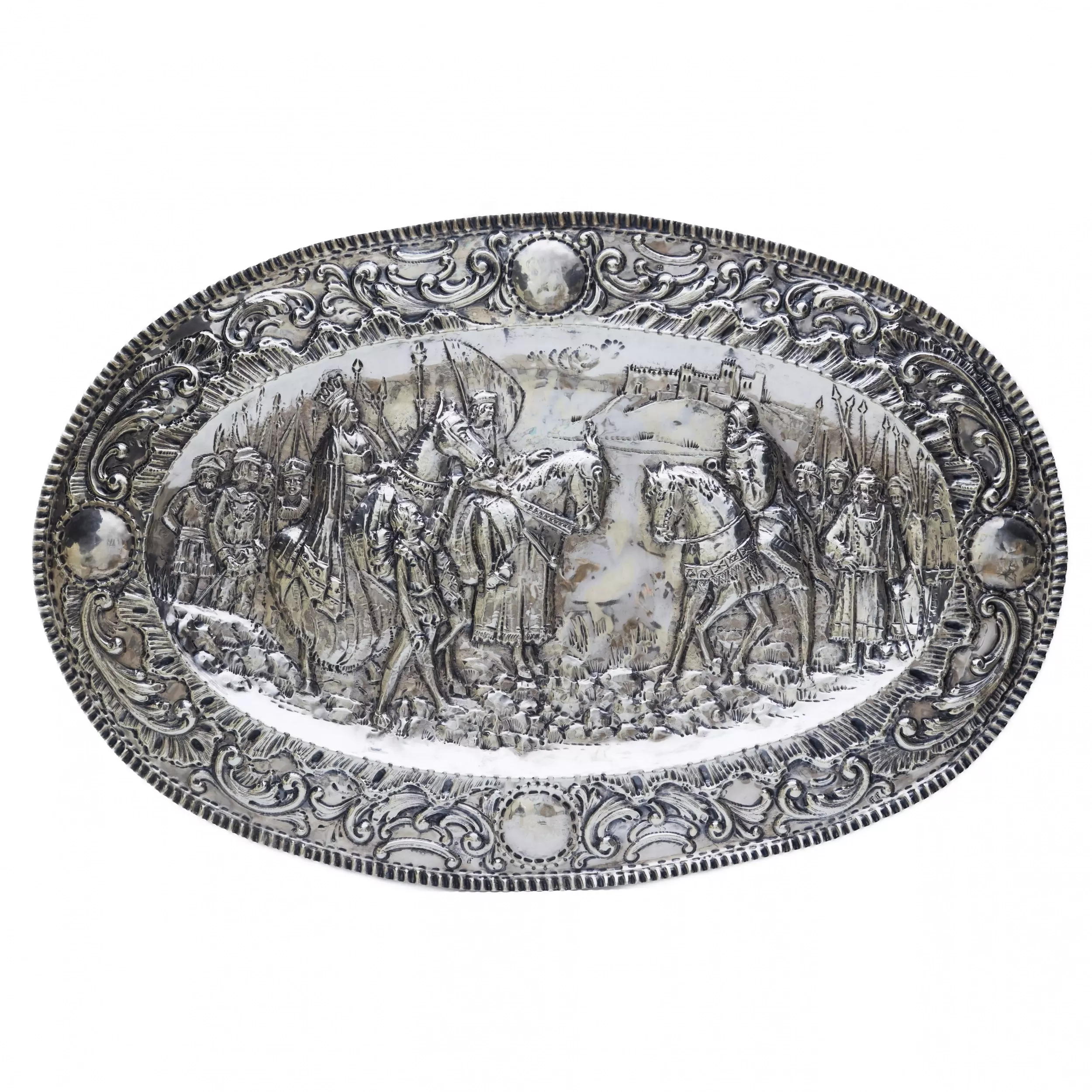 PAIR OF SILVER DECORATIVE TRAYS WITH KNIGHTLY SCENES IN THE HISTORICIST STYLE SPAIN, 20TH CENTURY