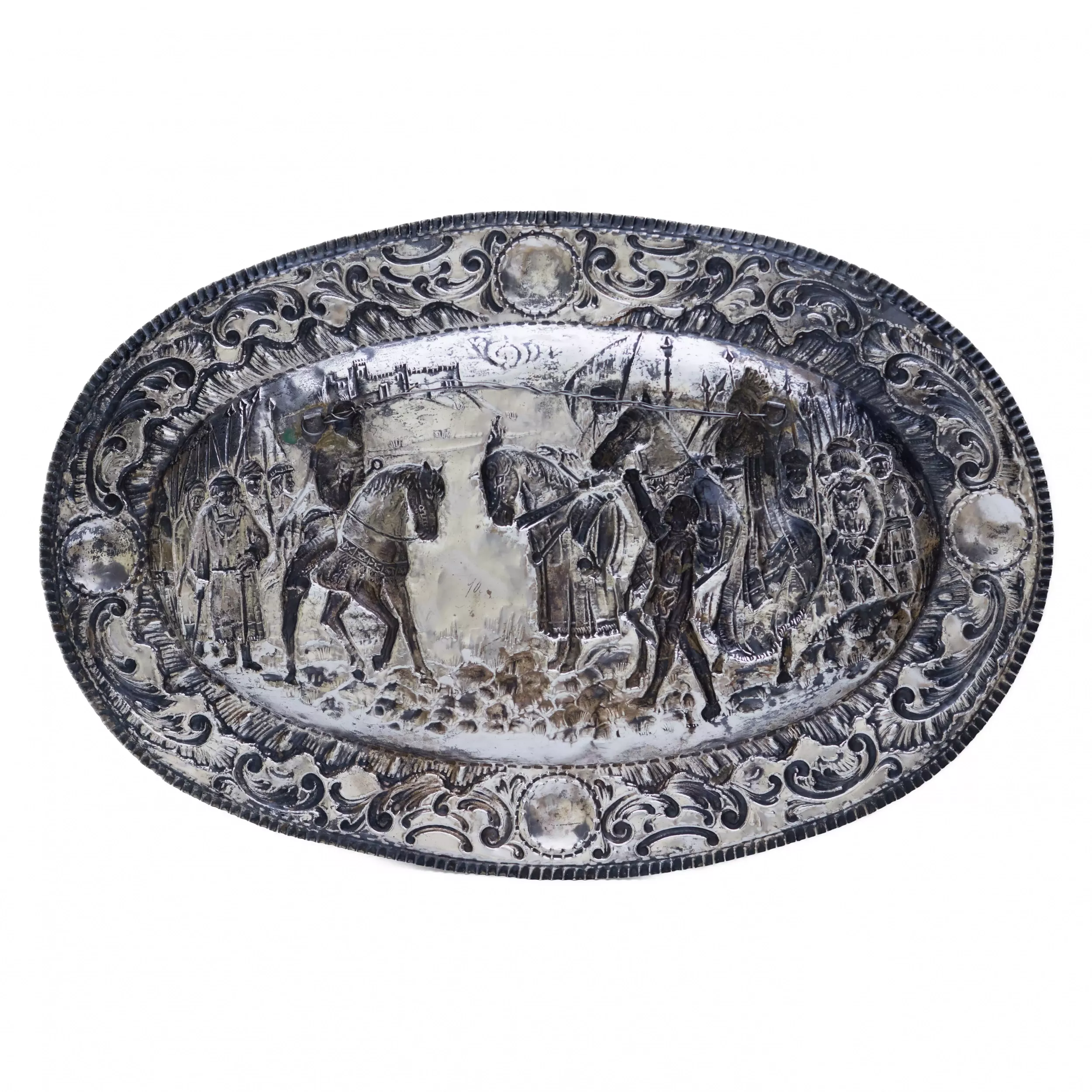 PAIR OF SILVER DECORATIVE TRAYS WITH KNIGHTLY SCENES IN THE HISTORICIST STYLE SPAIN, 20TH CENTURY