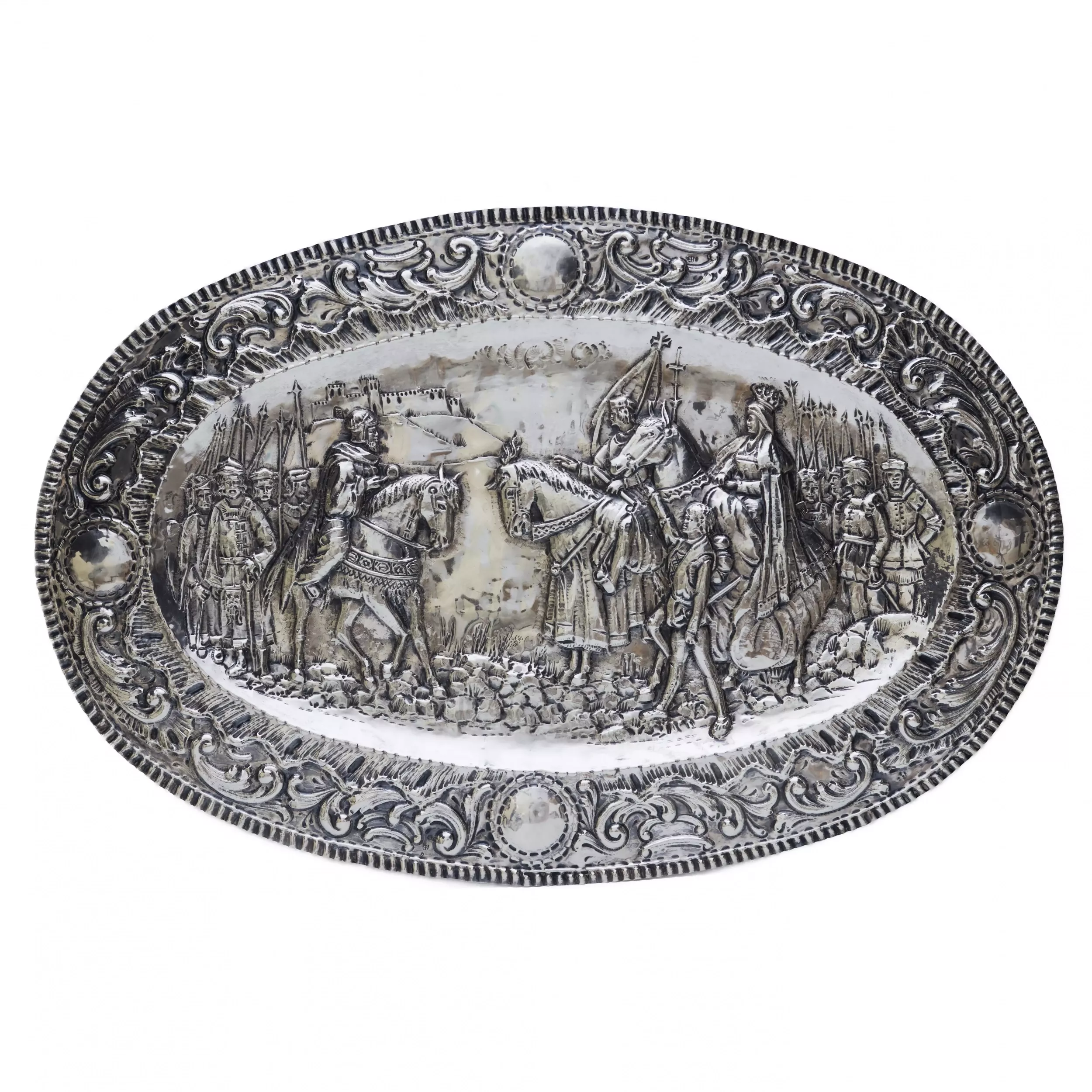 PAIR OF SILVER DECORATIVE TRAYS WITH KNIGHTLY SCENES IN THE HISTORICIST STYLE SPAIN, 20TH CENTURY