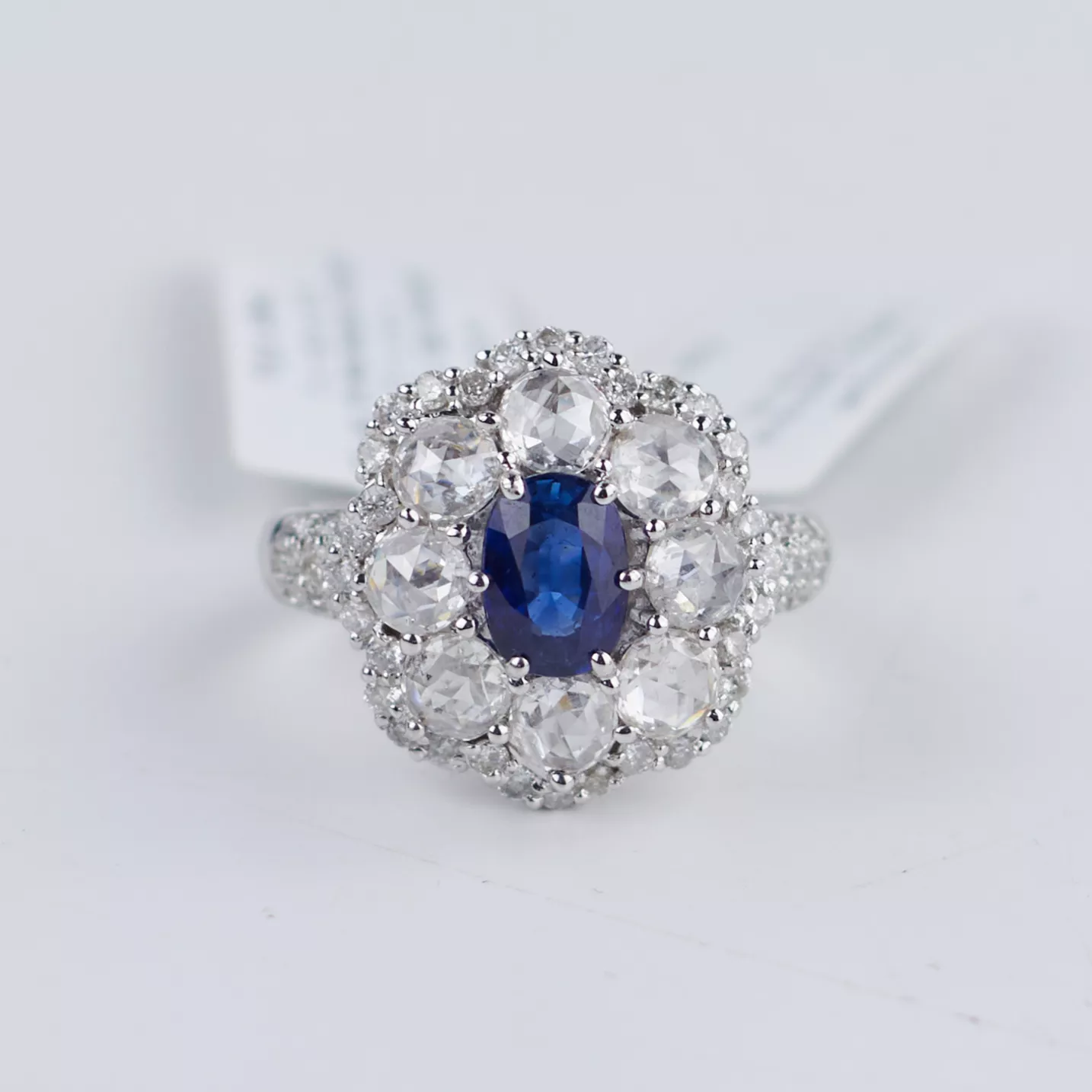 18-KARAT WHITE GOLD RING WITH SAPPHIRE AND DIAMONDS