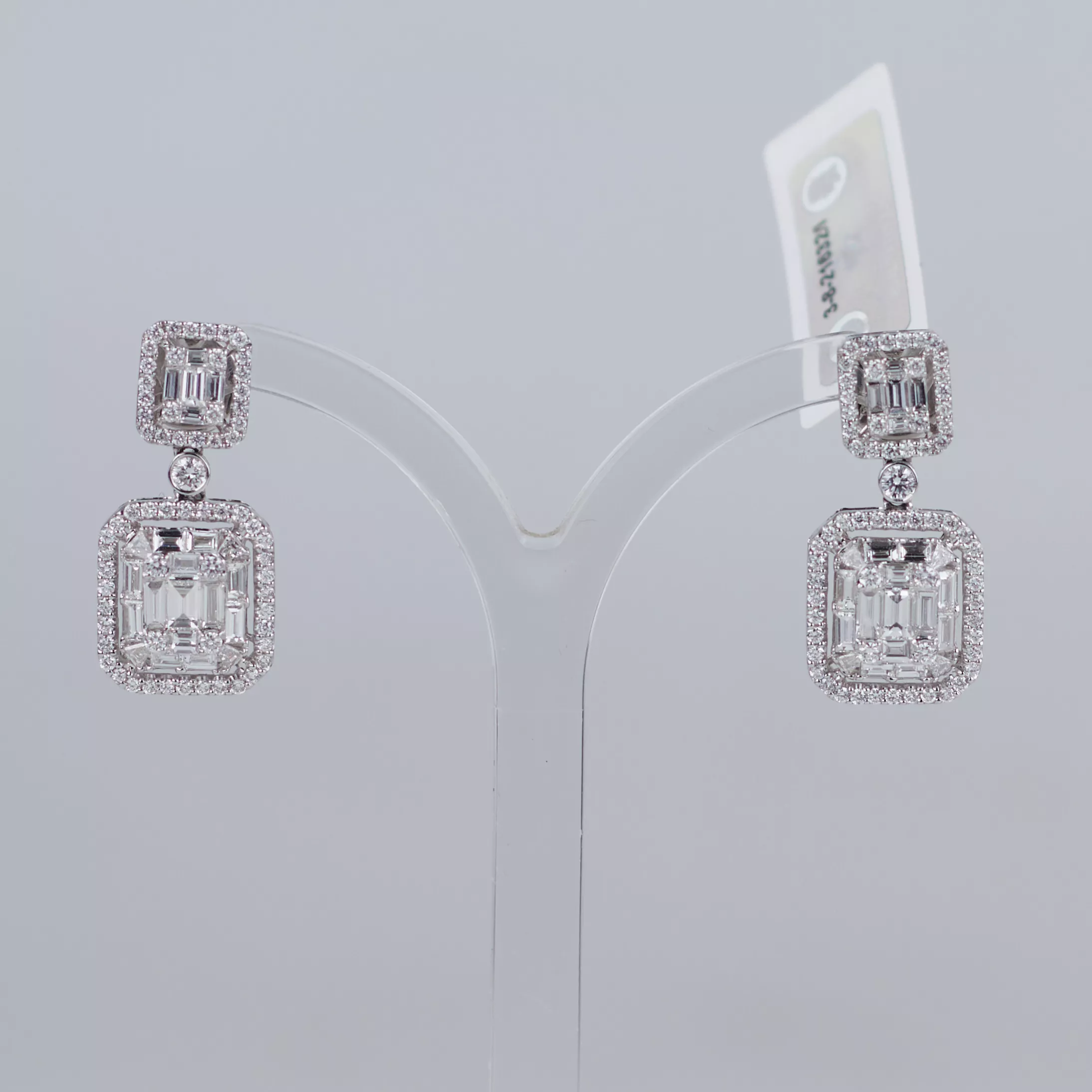 18K WHITE GOLD DIAMOND EARRINGS