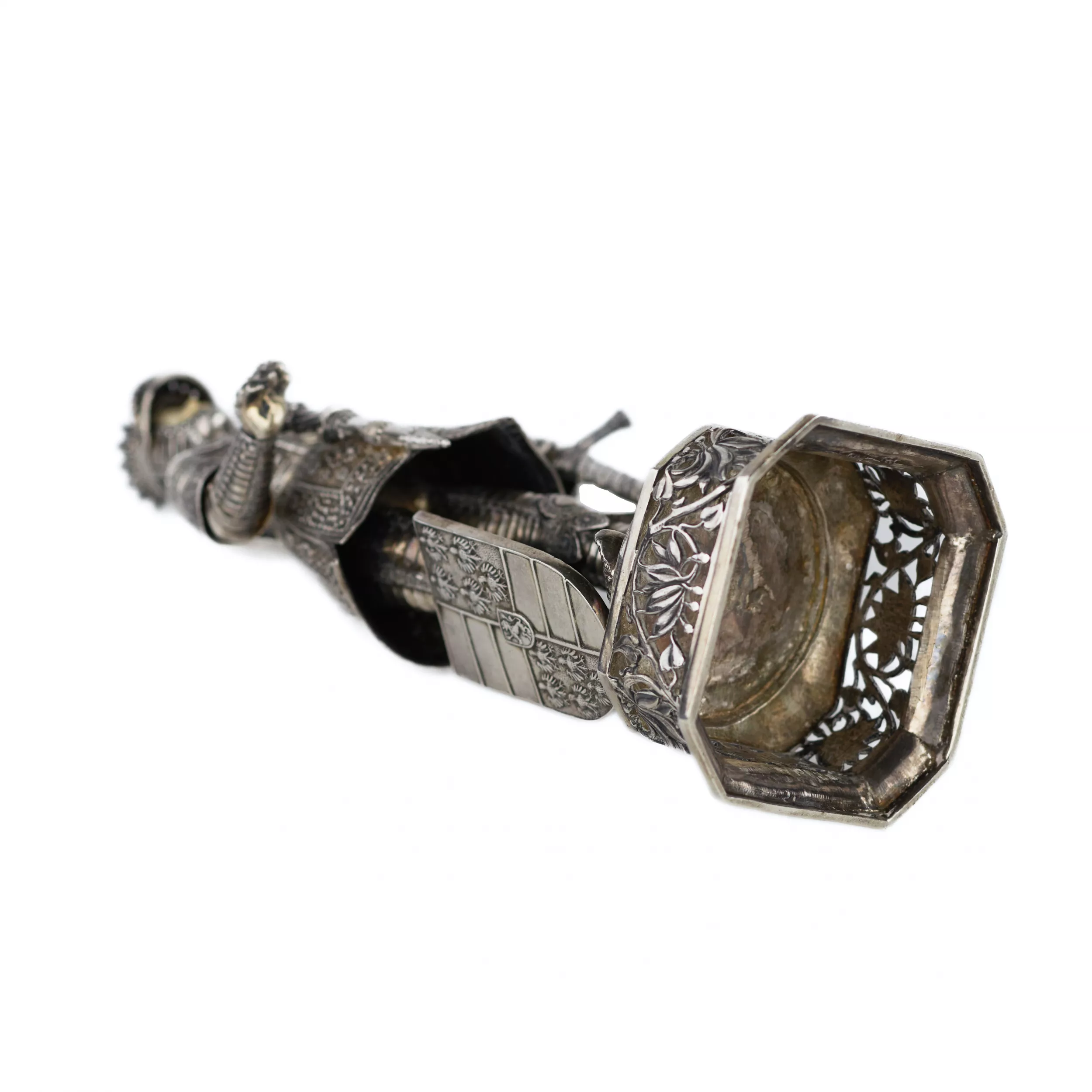 PAIRE DE FIGURES DE CHEVALIERS DE CABINET EN ARGENT BERTHOLD HERMANN MÜLLER HANAU, ALLEMAGNE, FIN DU XIXE - DÉBUT DU XXE SIÈCLE