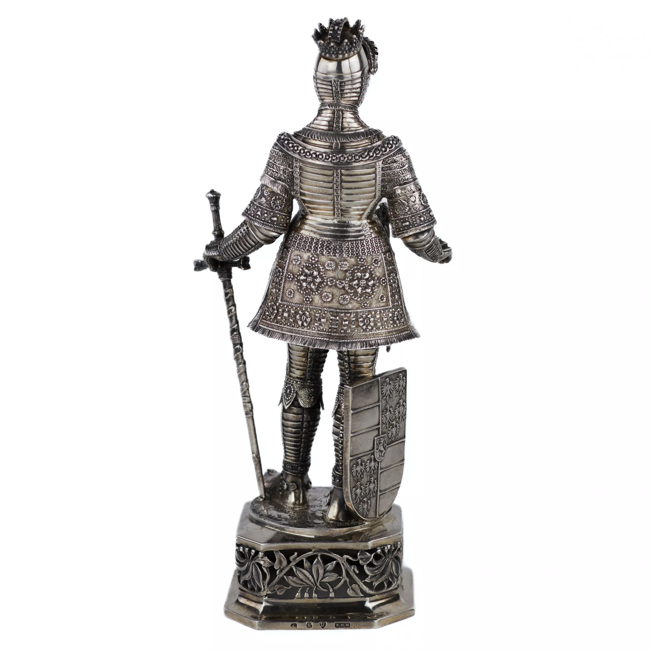 PAIRE DE FIGURES DE CHEVALIERS DE CABINET EN ARGENT BERTHOLD HERMANN MÜLLER HANAU, ALLEMAGNE, FIN DU XIXE - DÉBUT DU XXE SIÈCLE