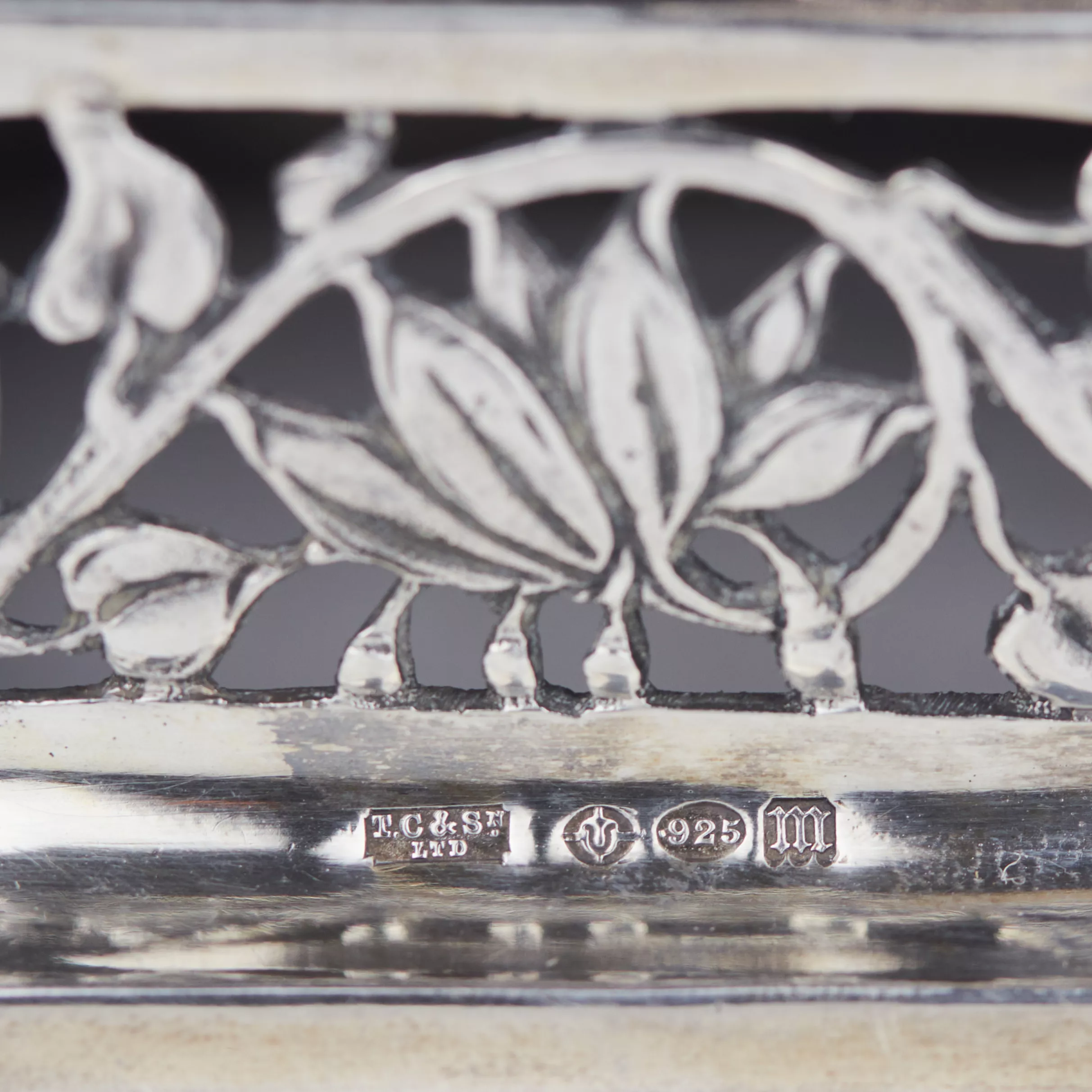 PAIRE DE FIGURES DE CHEVALIERS DE CABINET EN ARGENT BERTHOLD HERMANN MÜLLER HANAU, ALLEMAGNE, FIN DU XIXE - DÉBUT DU XXE SIÈCLE