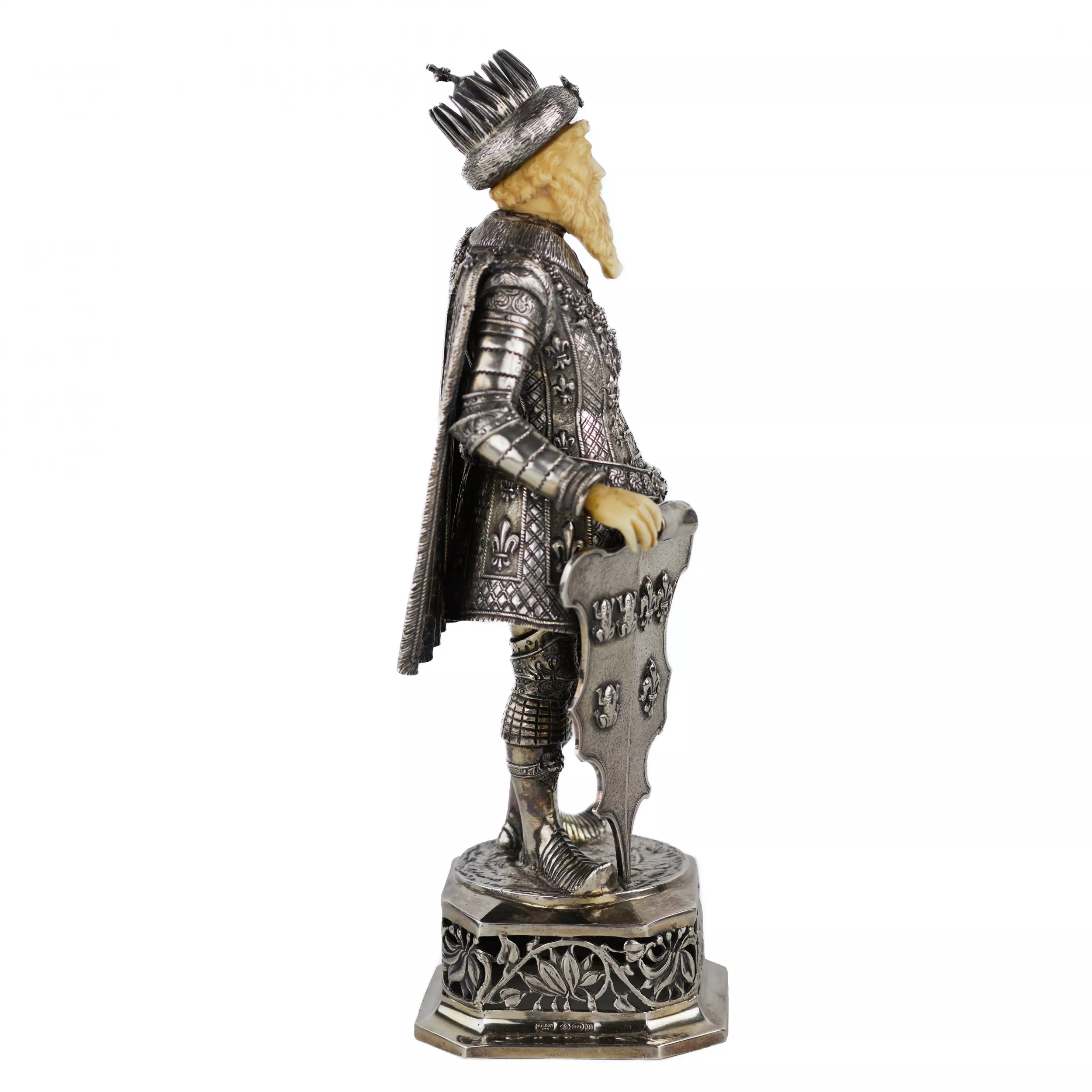 PAIRE DE FIGURES DE CHEVALIERS DE CABINET EN ARGENT BERTHOLD HERMANN MÜLLER HANAU, ALLEMAGNE, FIN DU XIXE - DÉBUT DU XXE SIÈCLE