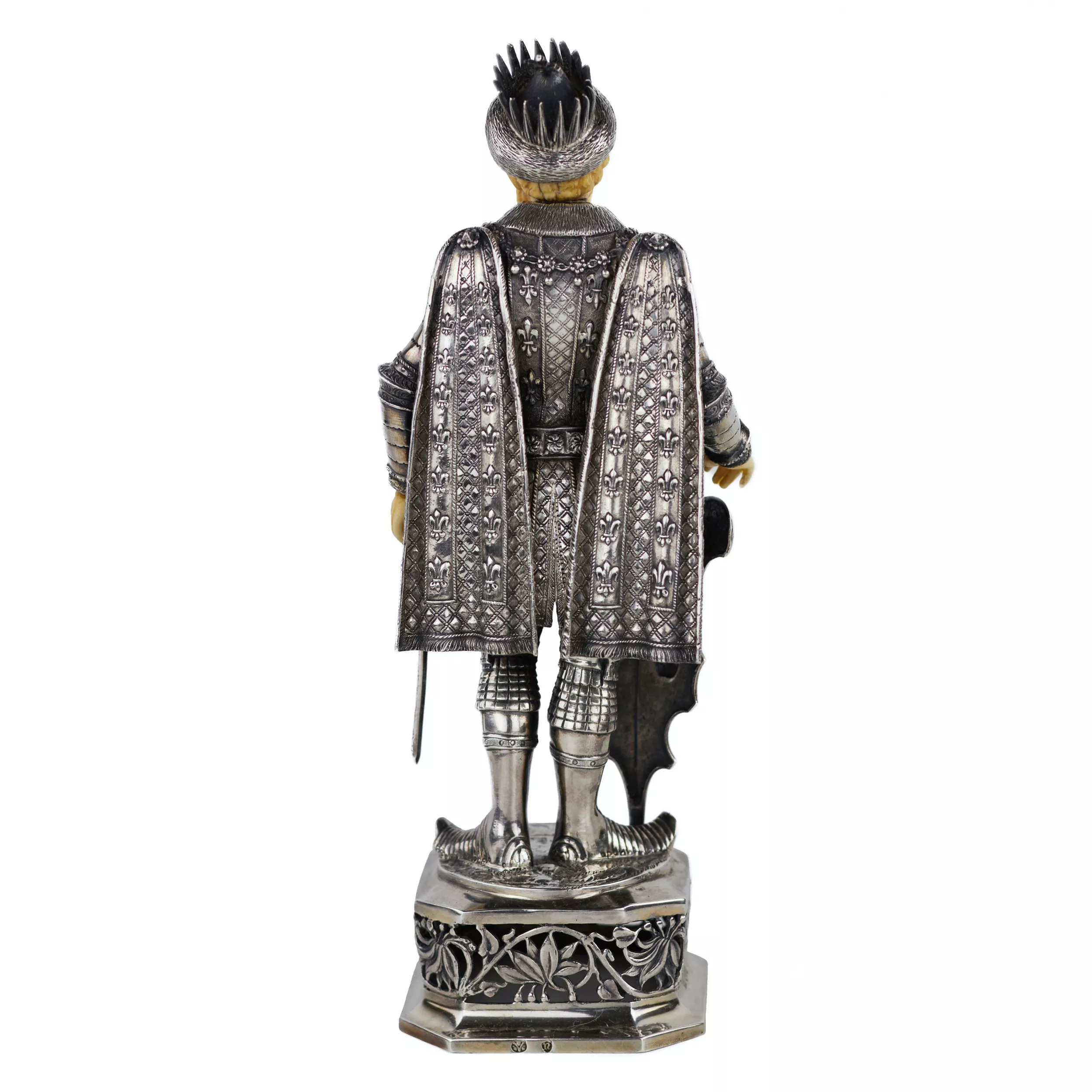 PAIRE DE FIGURES DE CHEVALIERS DE CABINET EN ARGENT BERTHOLD HERMANN MÜLLER HANAU, ALLEMAGNE, FIN DU XIXE - DÉBUT DU XXE SIÈCLE