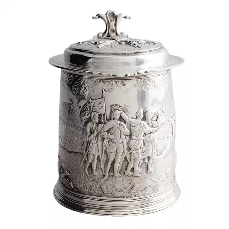 CHOPE EN ARGENT À DÉCOR DE SCÈNE HISTORIQUE DE BATAILLE. JOHN JACKSON. LONDRES, ANGLETERRE, 1698–1699