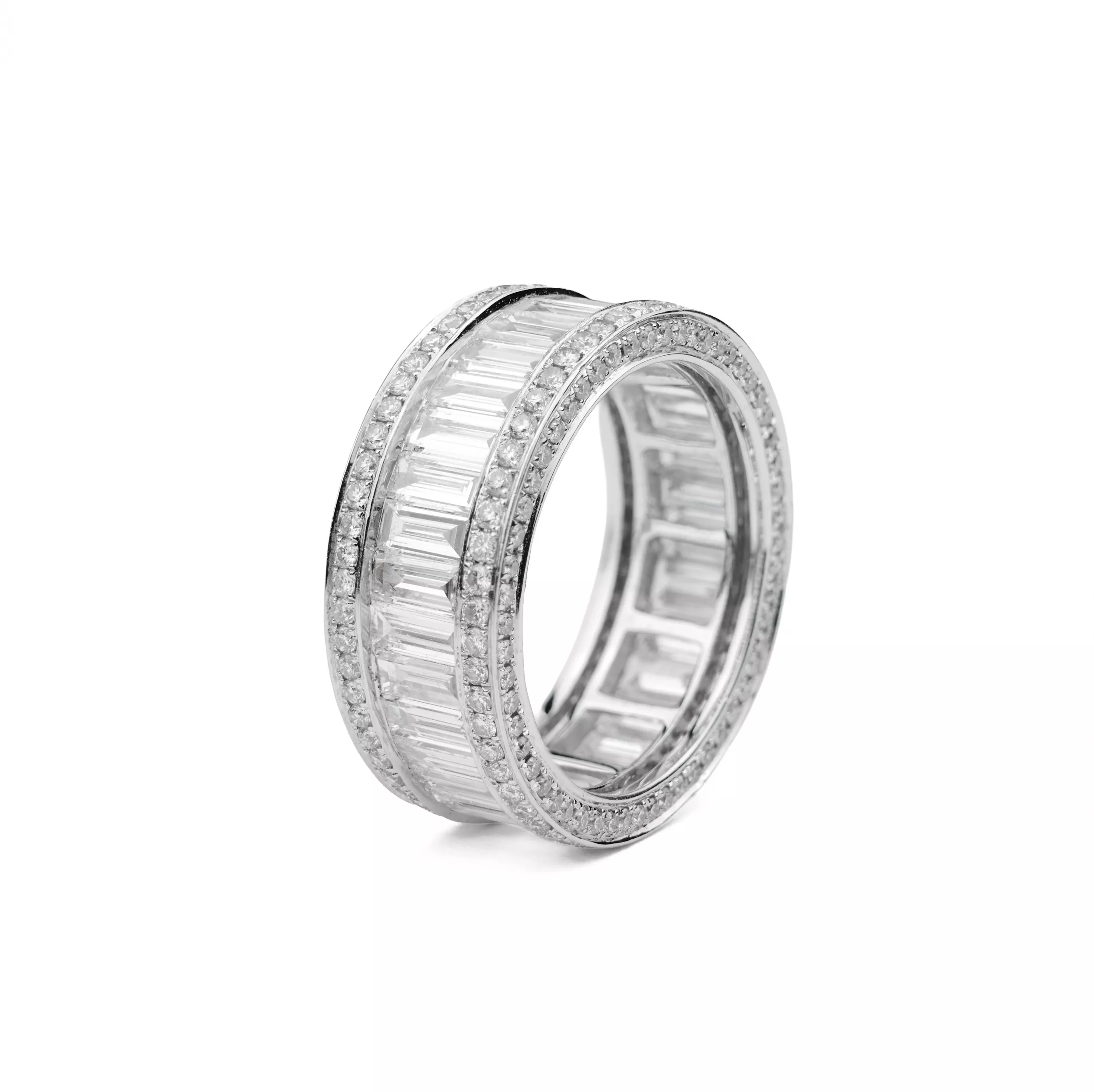 18-KARAT WHITE GOLD DIAMOND ETERNITY BAND