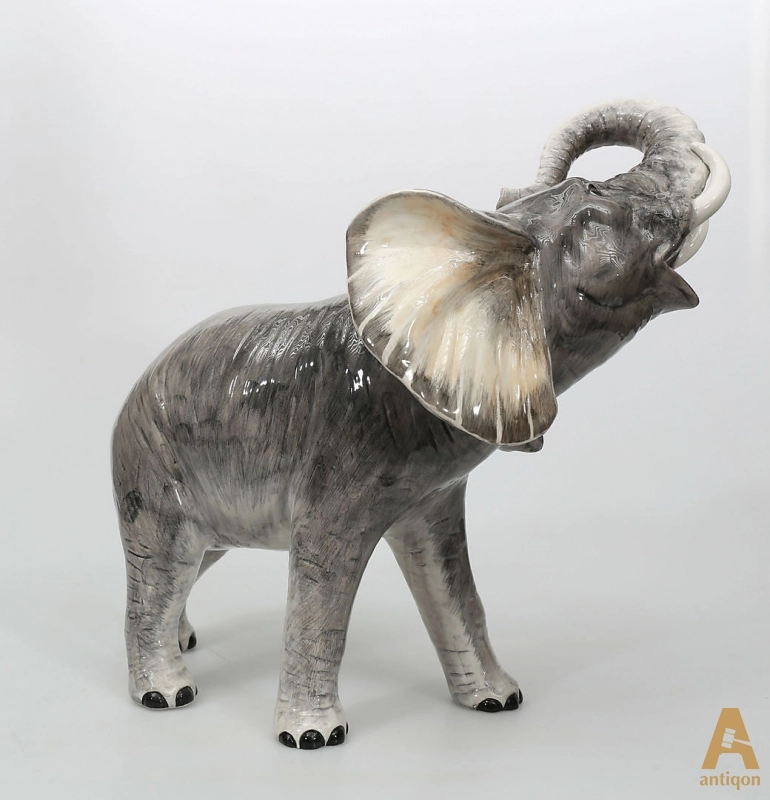 Porcelain figure 