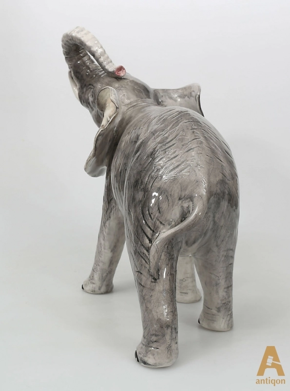 Porcelain figure 