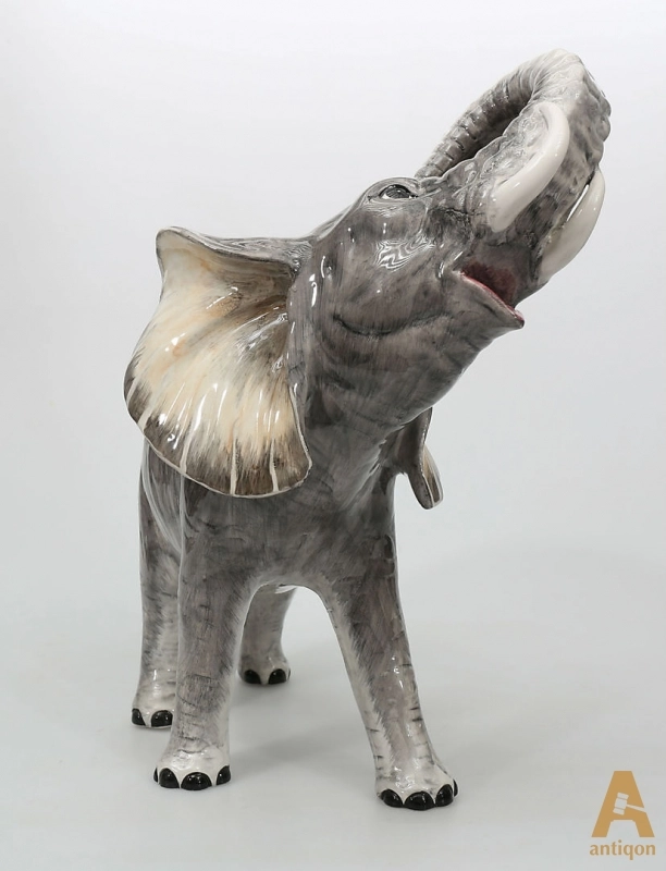 Porcelain figure 