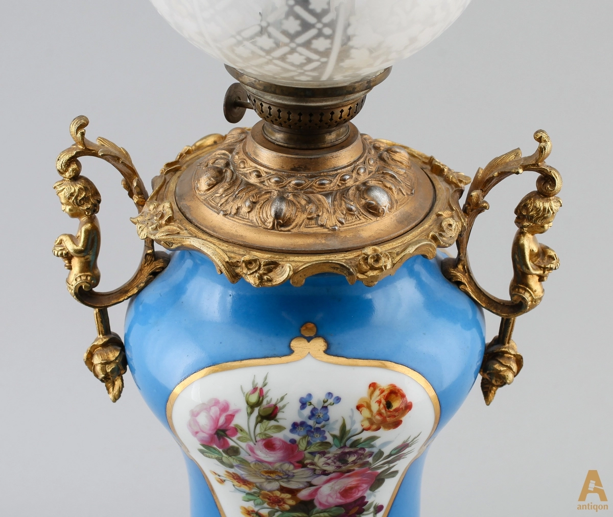 Porcelain kerosene lamp