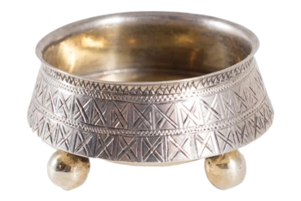 Silver salt shaker 