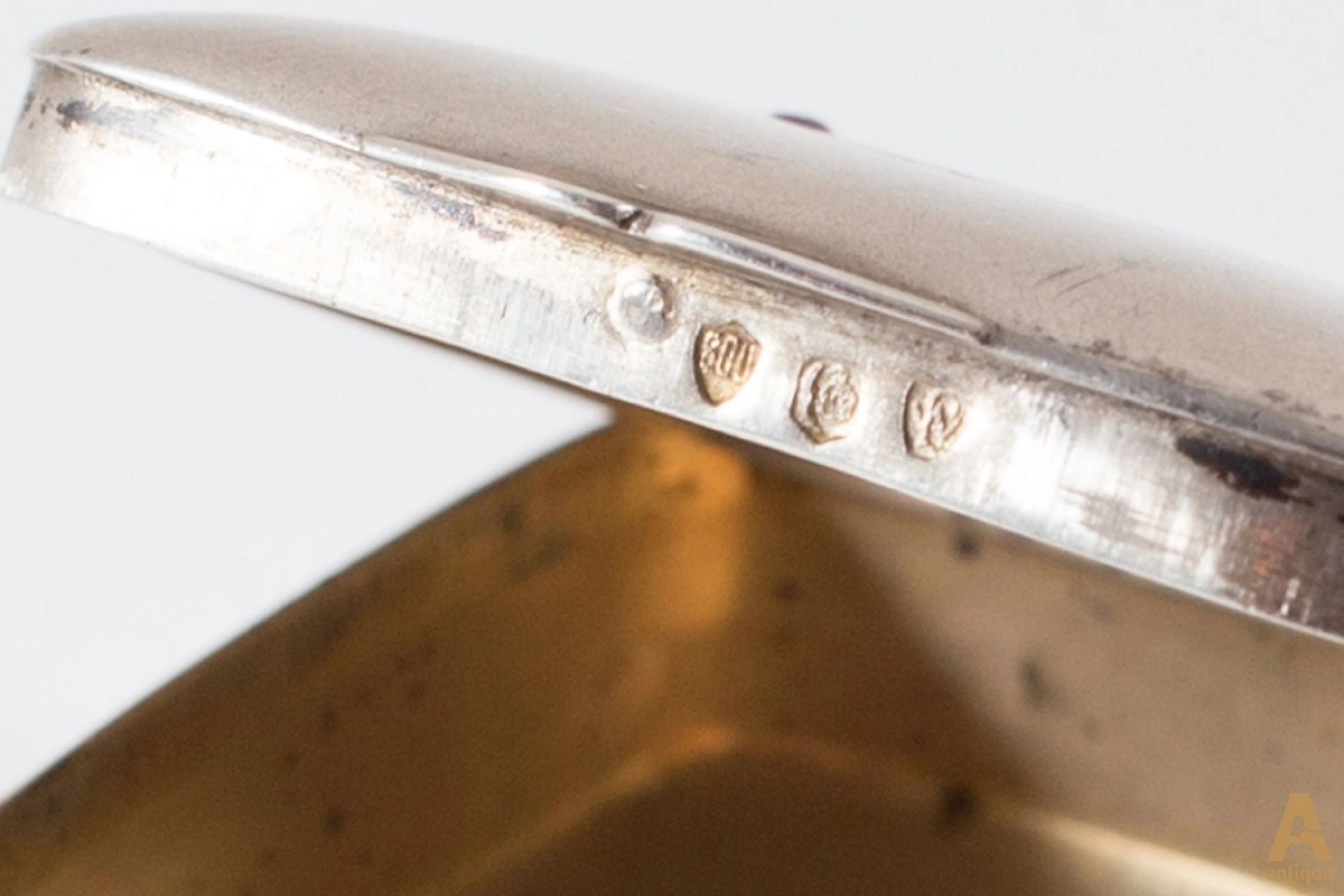Silver snuff box