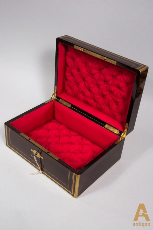 Jewelry box