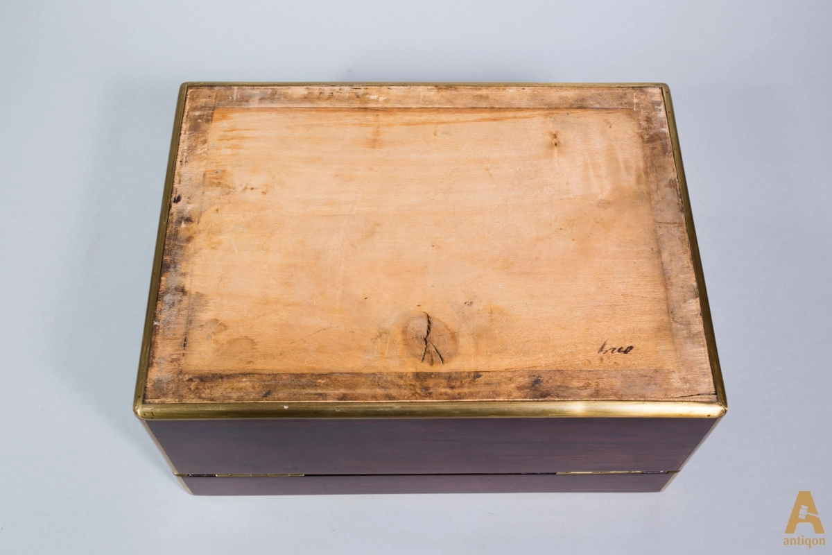 Jewelry box