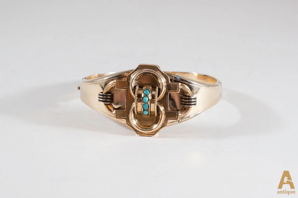 Gold bracelet with turquoise