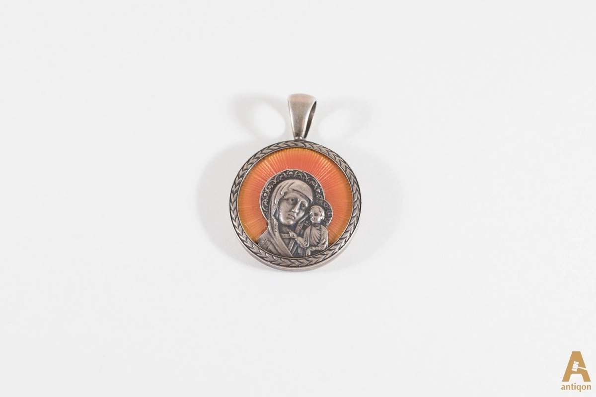 Underwear medallion