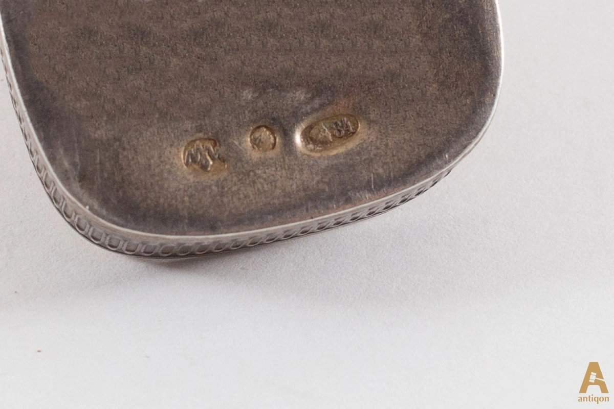 Silver box for powder