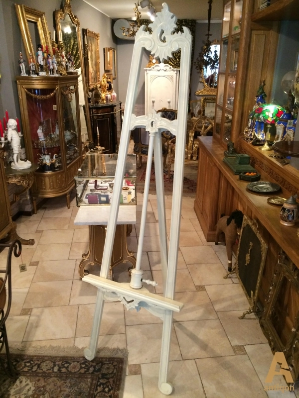 Easel