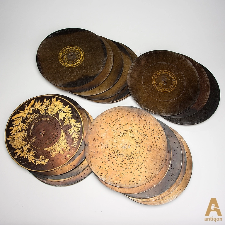 18 Music Discs 
