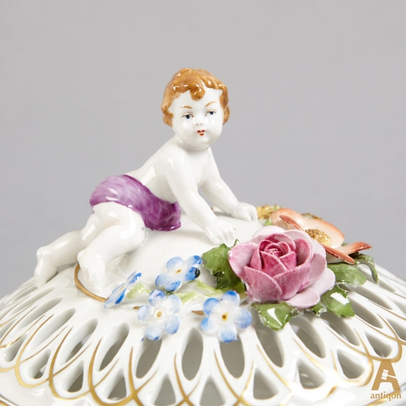 Porcelain set
