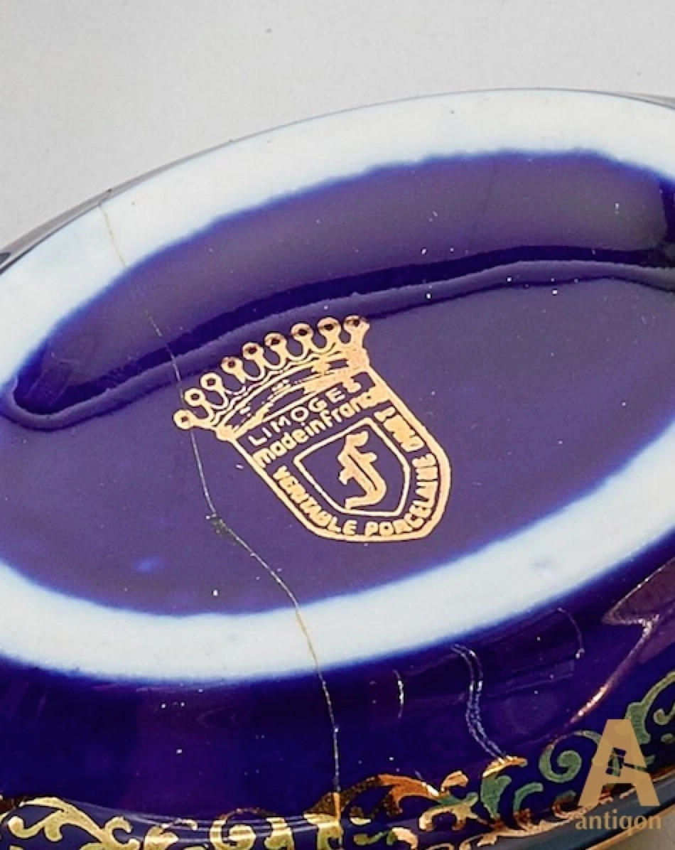 Oval porcelain box Limoges