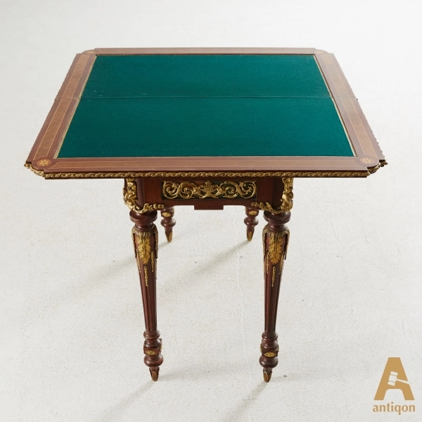 Loo-table