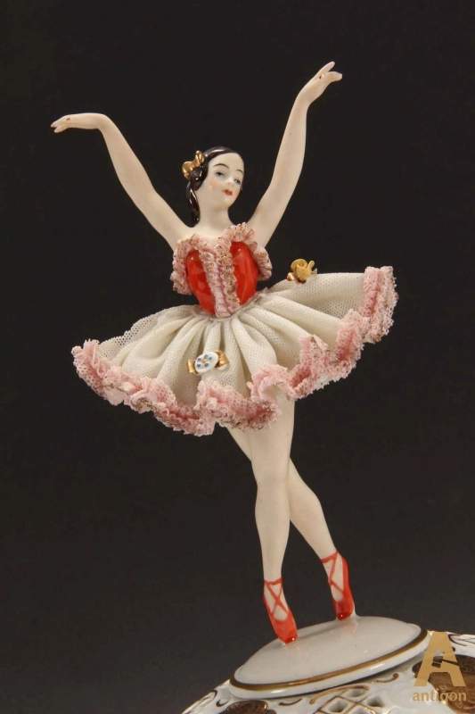 Porcelain Ballerina Musical Figurine