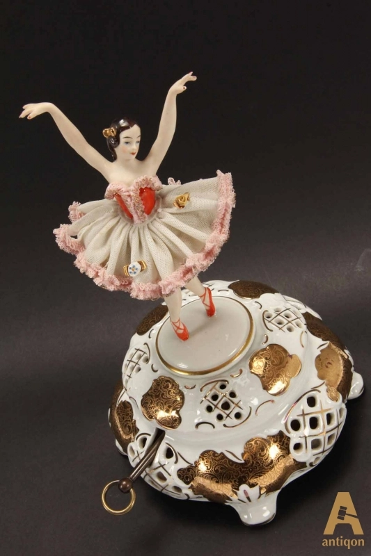 Porcelain Ballerina Musical Figurine