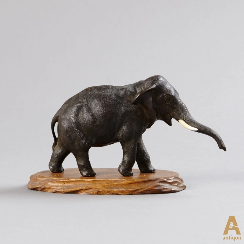 Bronze sculpture 